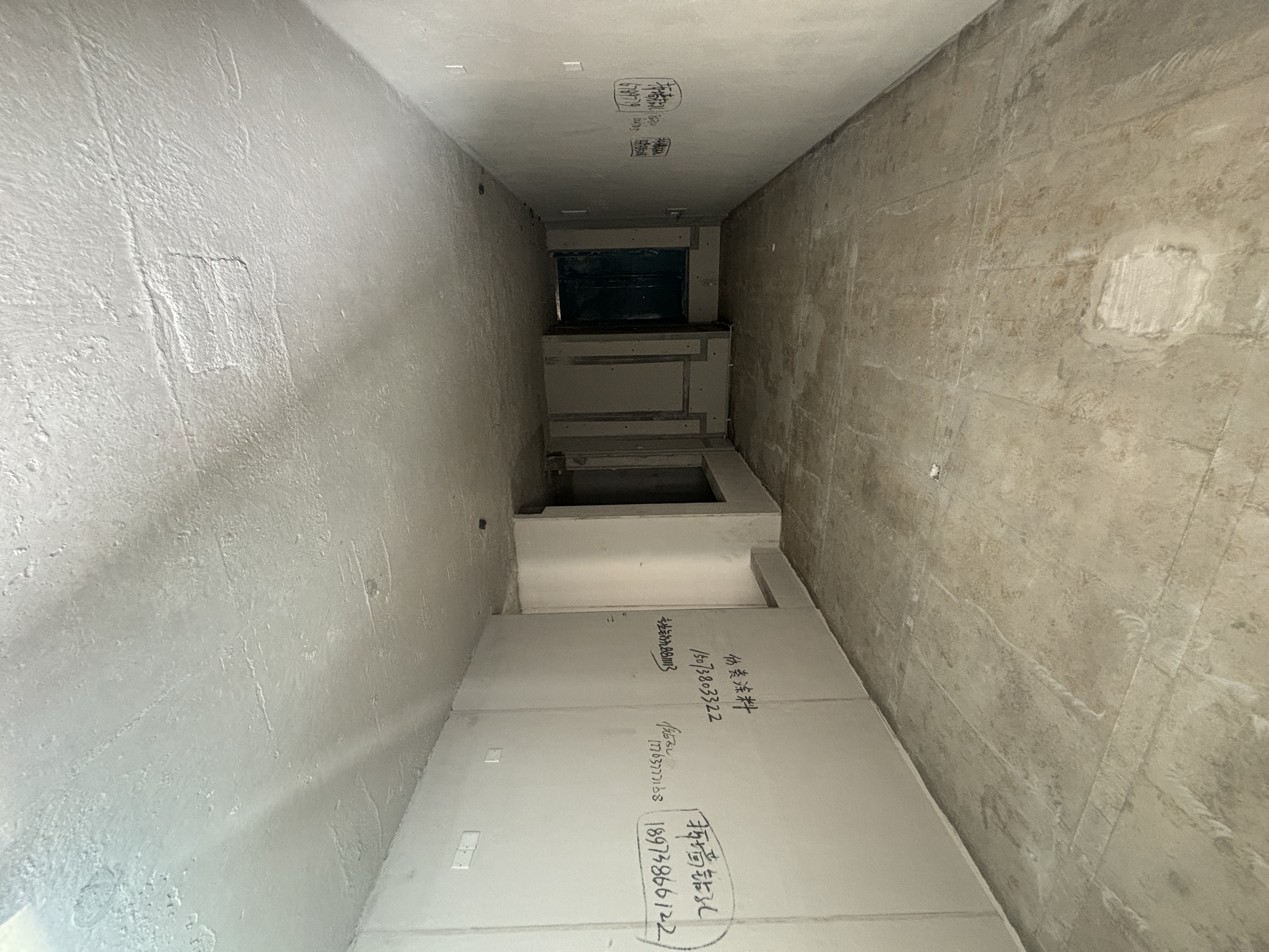 吾悦广场  4室2厅2卫    75.0万客厅