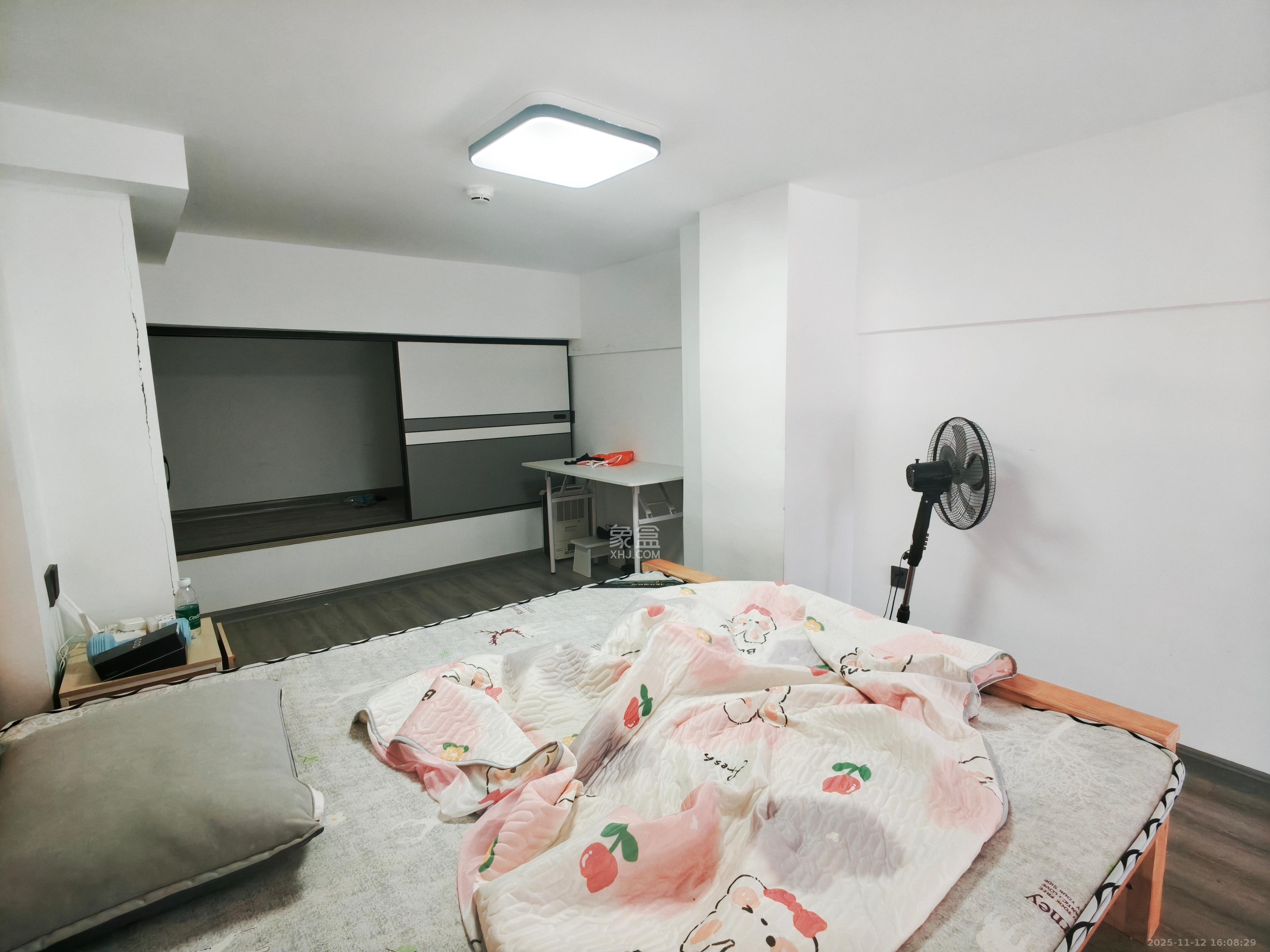 龙湖湘江星座（祺鑫星座公寓）  1室1厅1卫    1600.0元/月室内图