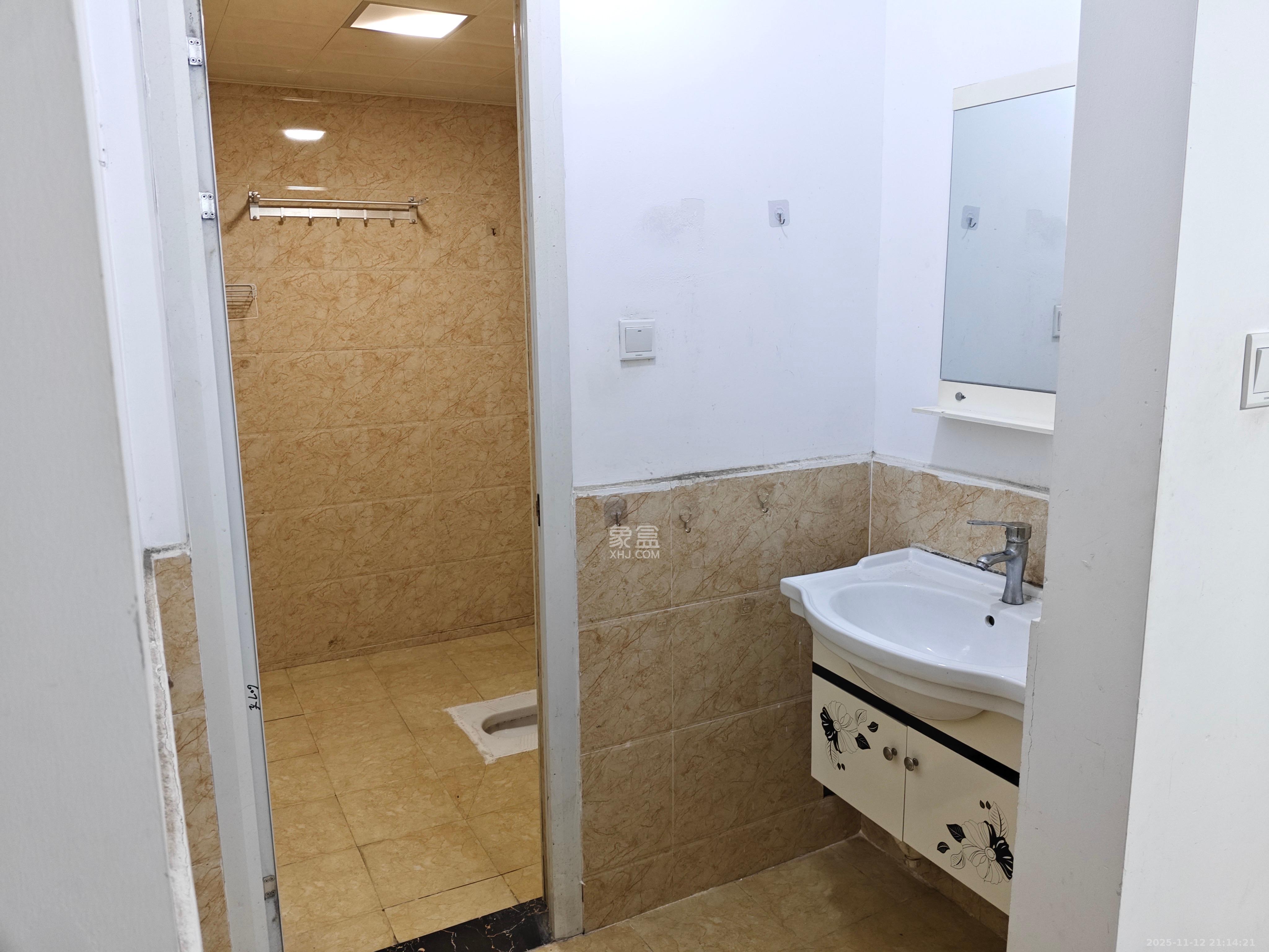 爵世名邸东湖(东湖壹号企业总部基地) 3室2厅1卫 2200.0元/月 爵世名邸东湖(东湖壹号企业总部基地) 3室2厅1卫 2200.0元/月室内图