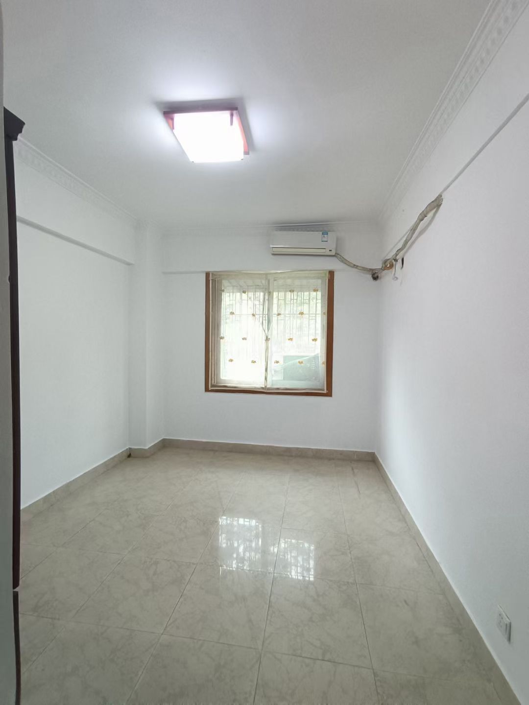 金东花园  4室2厅2卫    3000.0元/月室内图