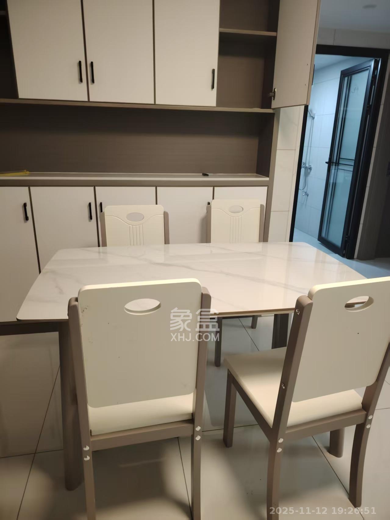 和润园三期 2室2厅1卫 2200.0元/月 和润园三期 2室2厅1卫 2200.0元/月室内图