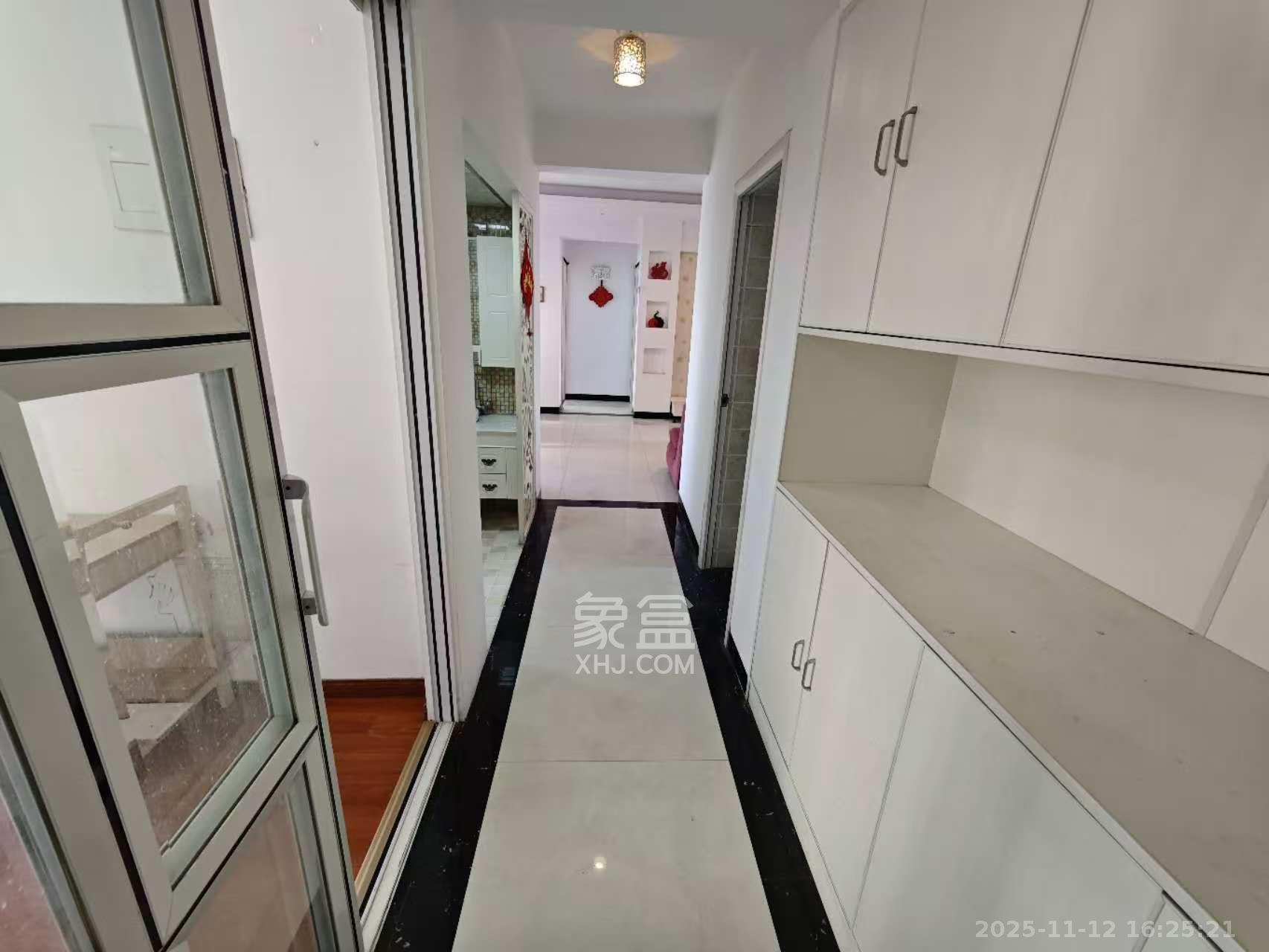 恒鑫山水卿卿  2室2厅1卫    1800.0元/月室内图