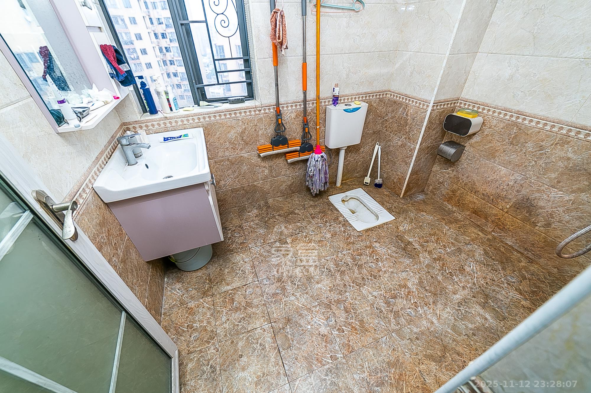 兴威帕克水岸  3室2厅2卫    98.0万卫生间