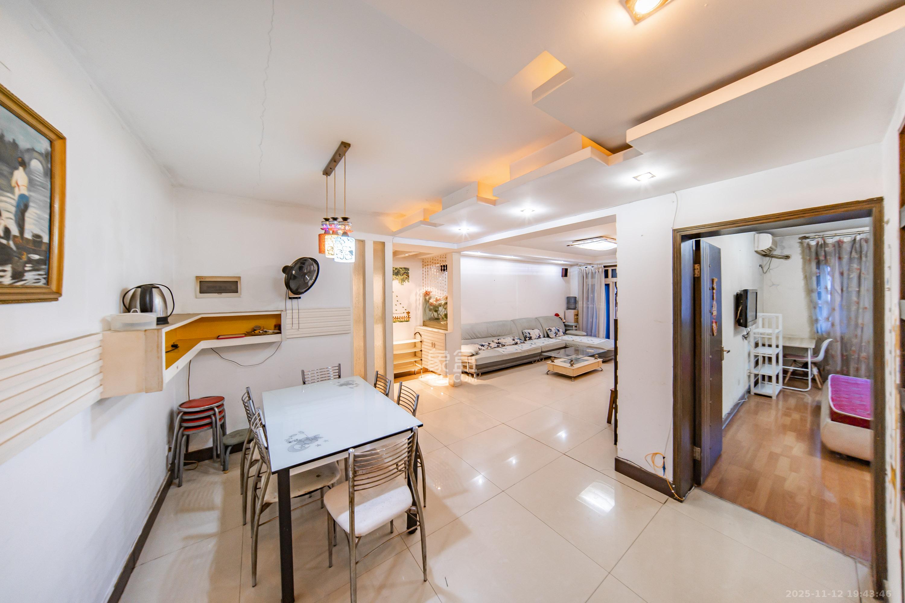 四方小区  2室2厅1卫    62.0万其他