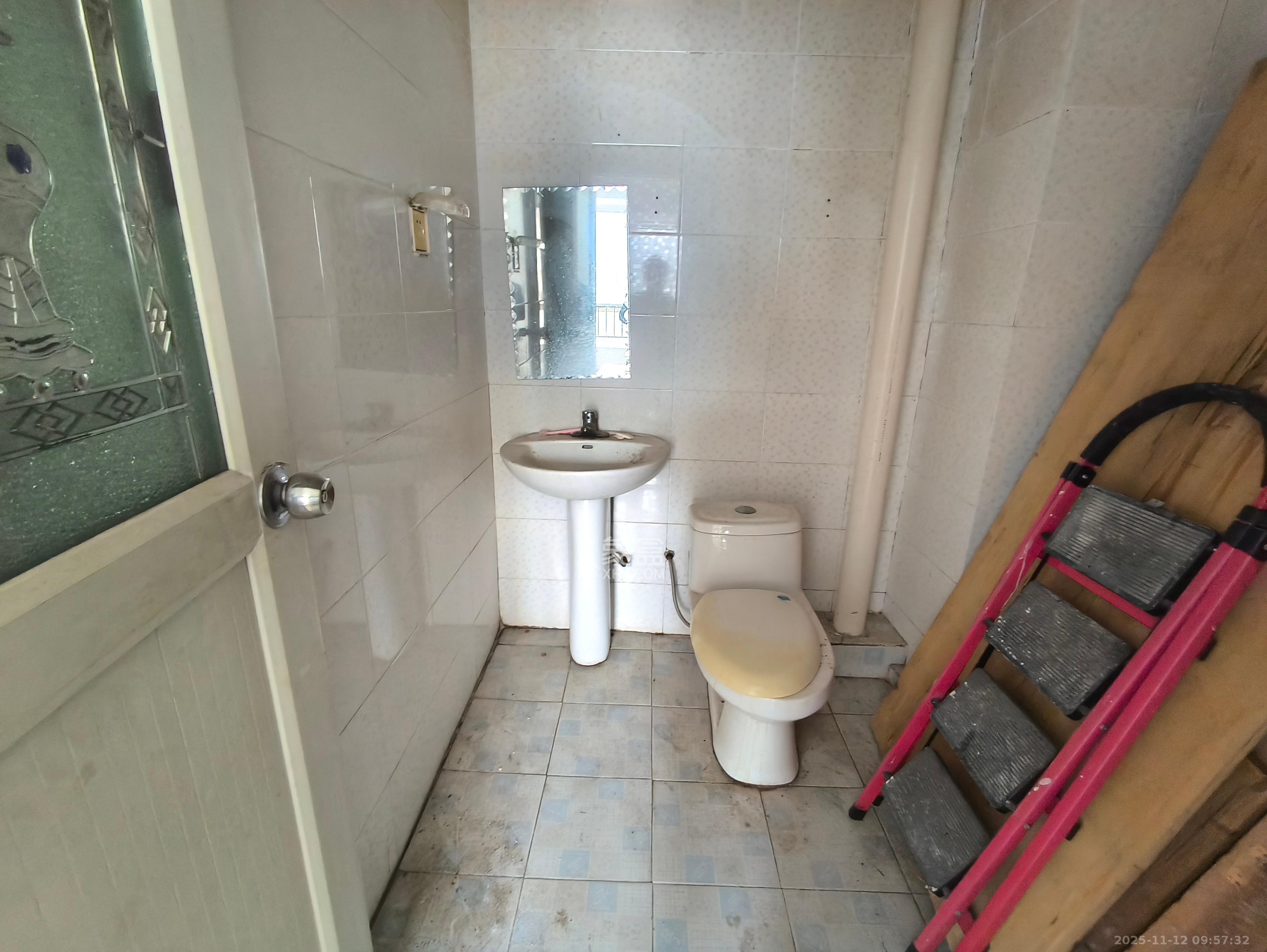 星城国际  3室2厅2卫    1500.0元/月室内图