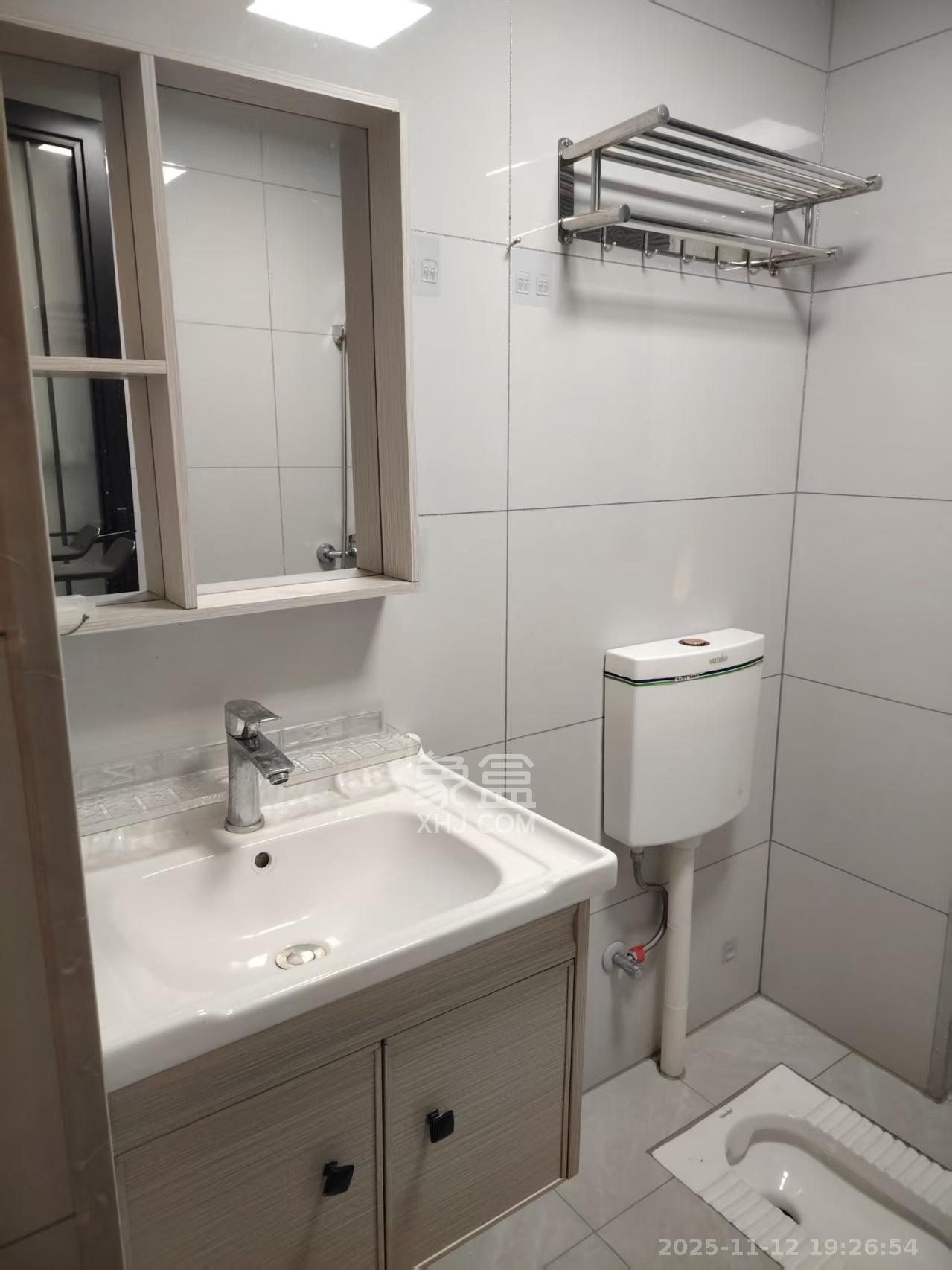 和润园三期 2室2厅1卫 2200.0元/月 和润园三期 2室2厅1卫 2200.0元/月室内图