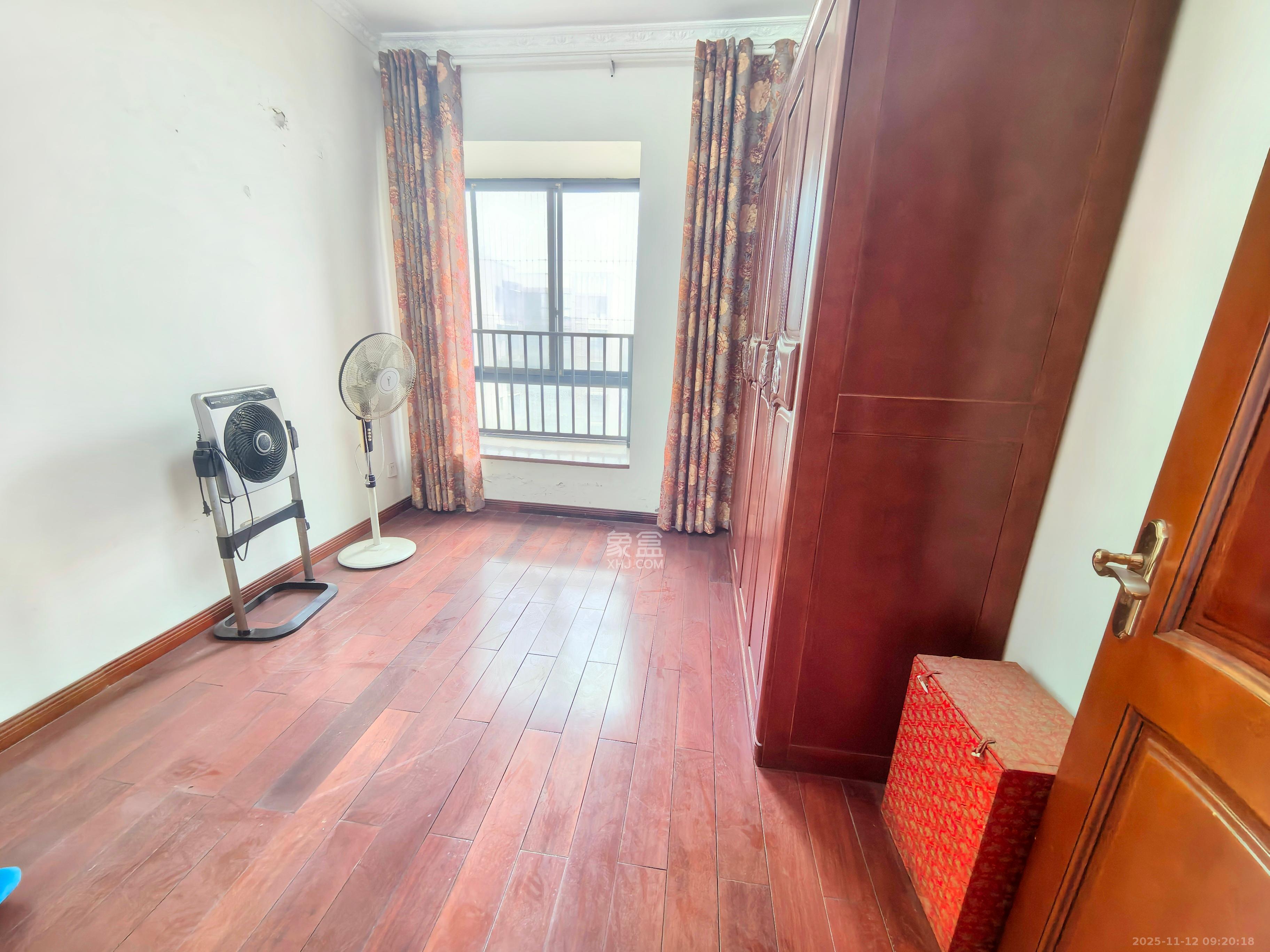 黑金时代广场 4室2厅3卫 2300.0元/月 黑金时代广场 4室2厅3卫 2300.0元/月室内图