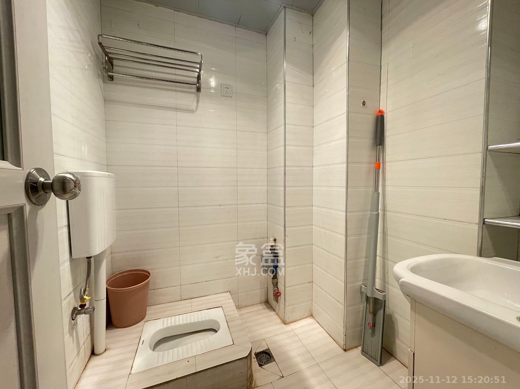 观湖公寓  1室1厅1卫    1600.0元/月室内图