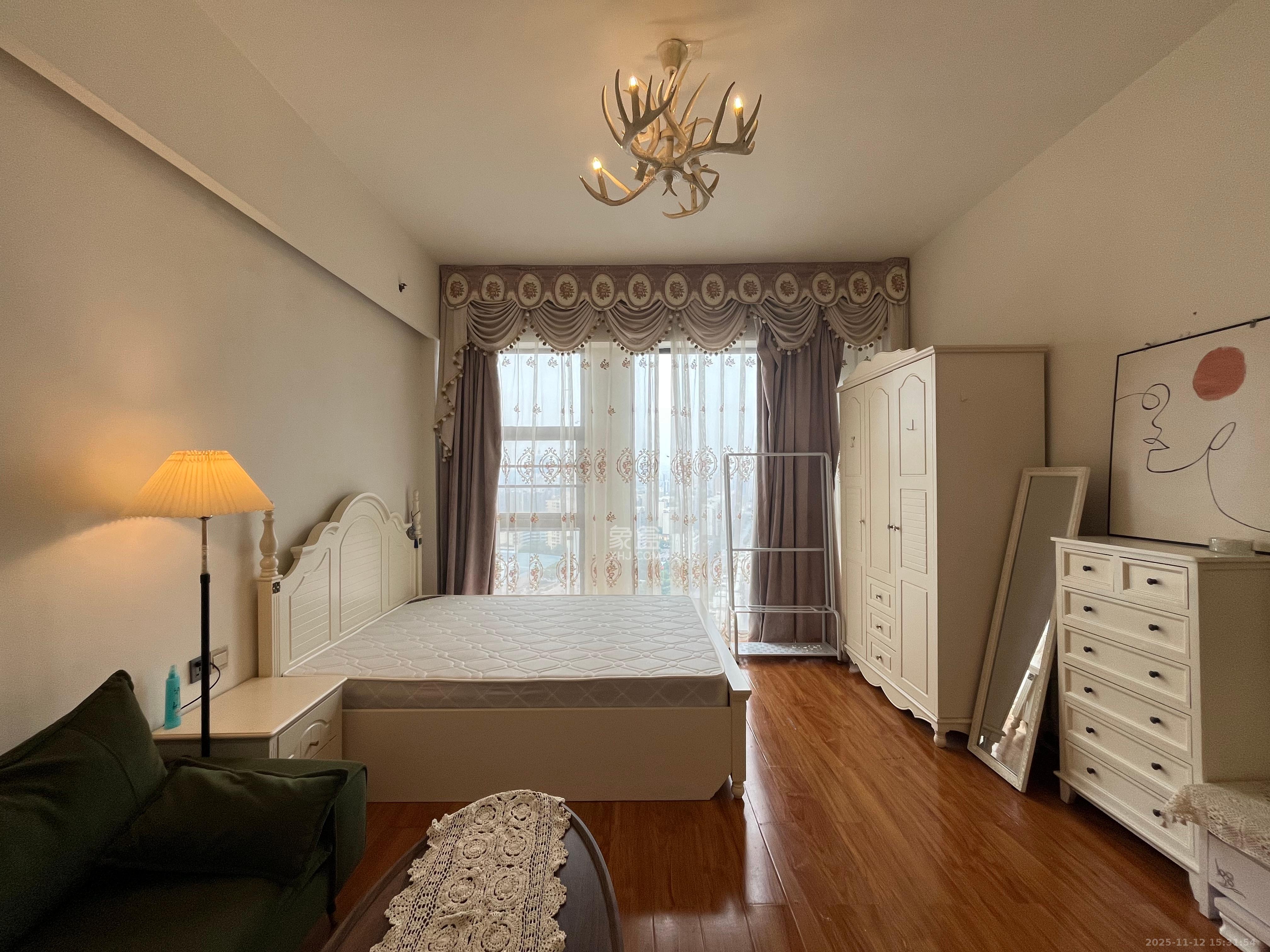 红橡华园(菲莎公馆)  1室1厅1卫    1500.0元/月