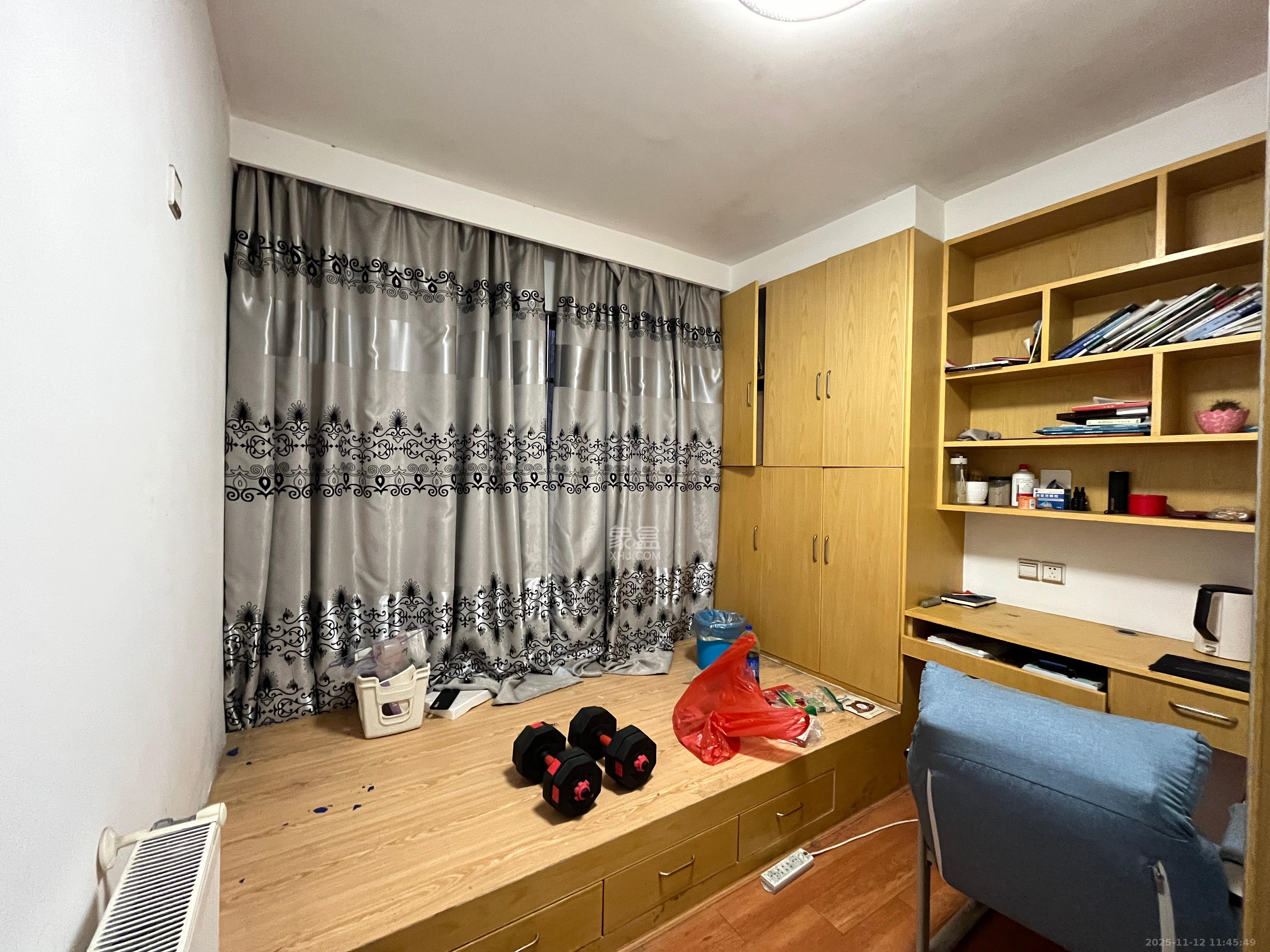 盛地尊域  3室2厅1卫    1800.0元/月