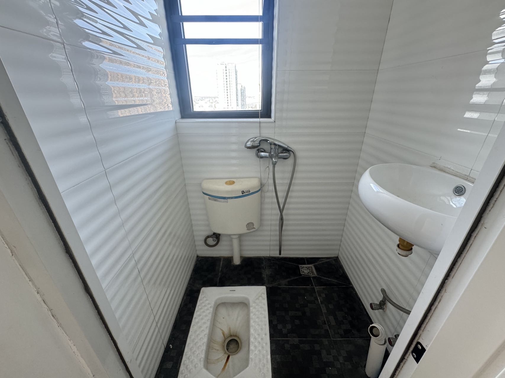 锦地翰城一期  3室2厅2卫    135.0万客厅