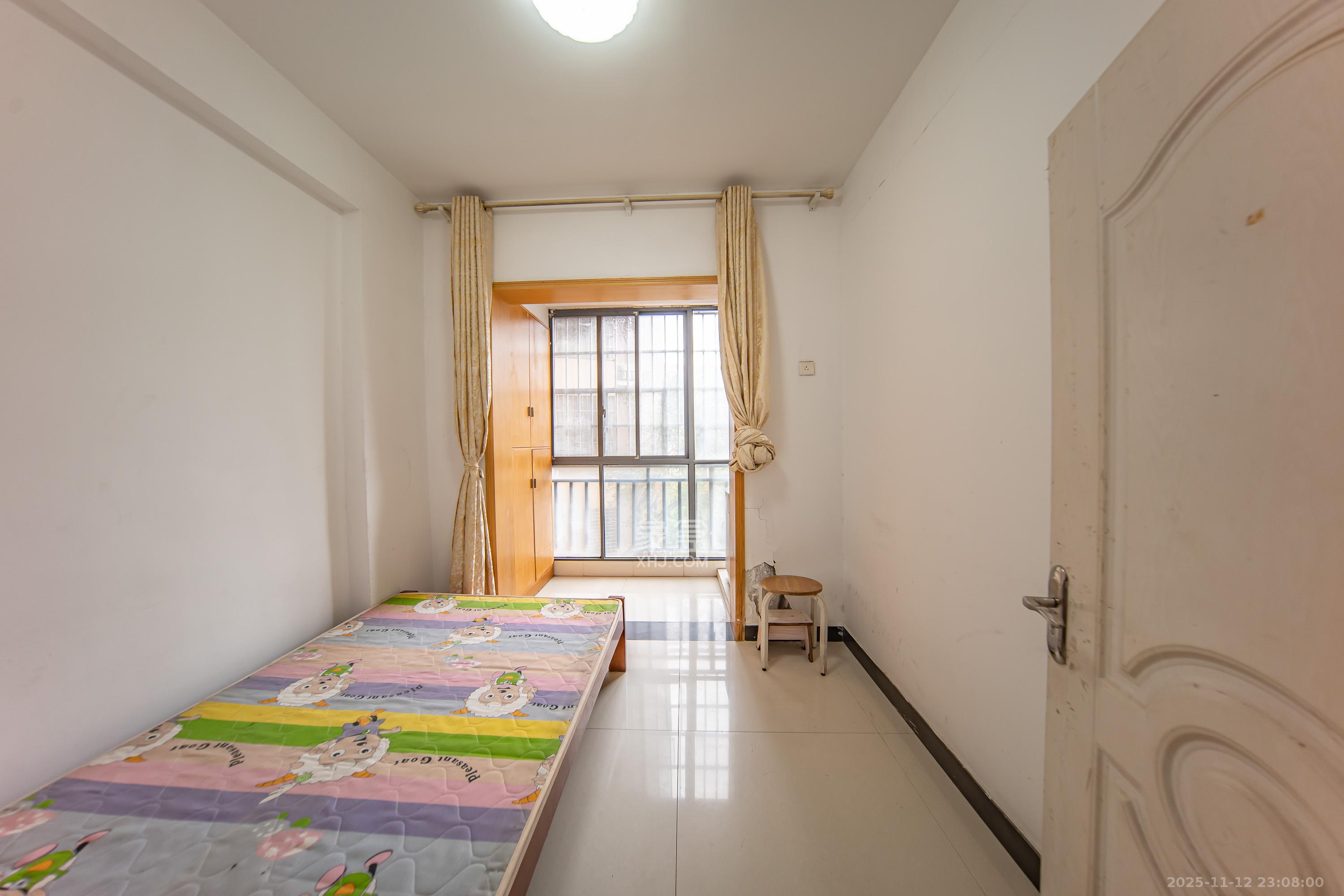 枫华府第 3室2厅2卫 63.8万 枫华府第 3室2厅2卫 63.8万卧室