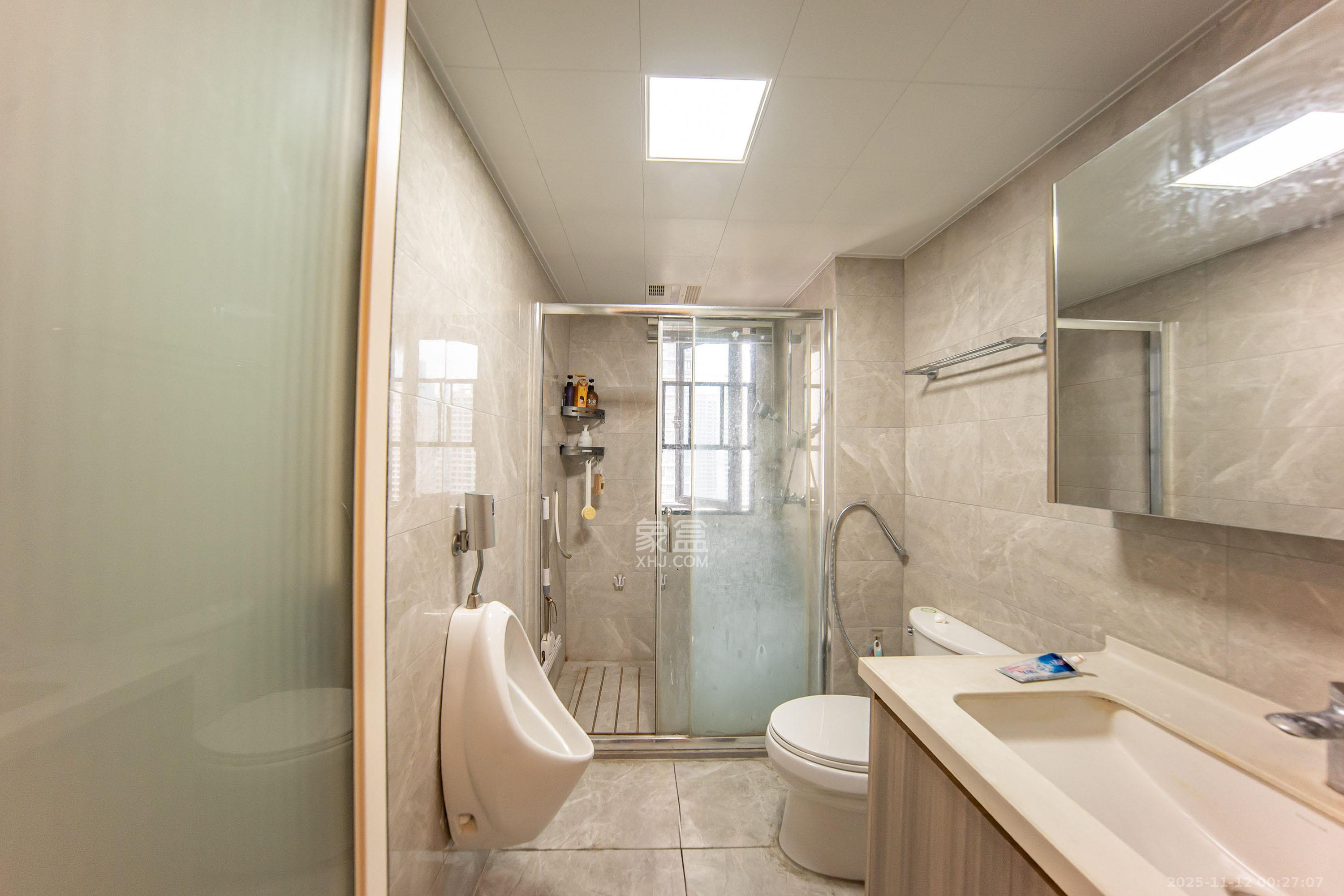 中海阅麓山一期  4室2厅2卫    220.0万卫生间