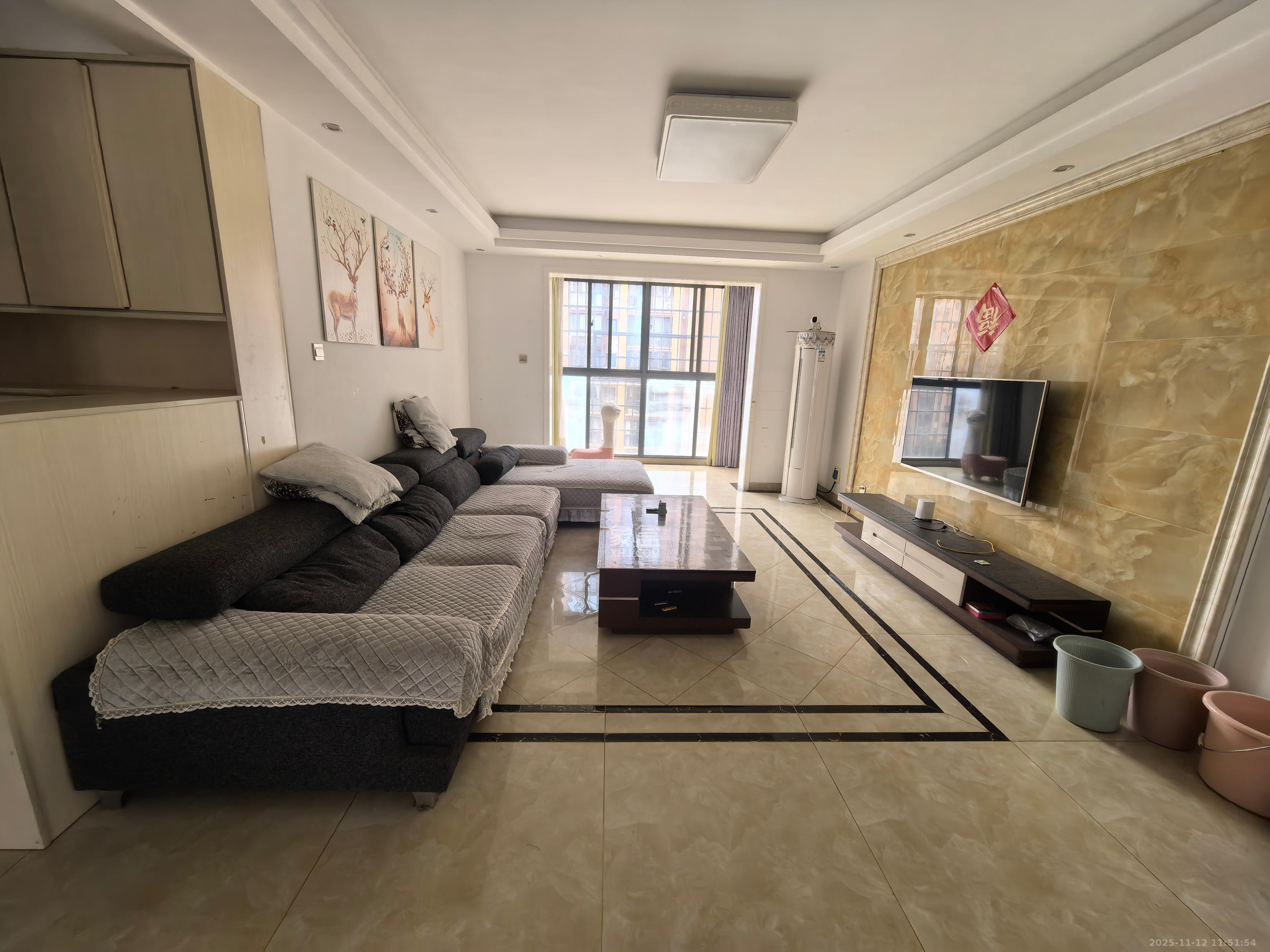 中信凯旋城（中信新城四期）  4室2厅2卫    2800.0元/月