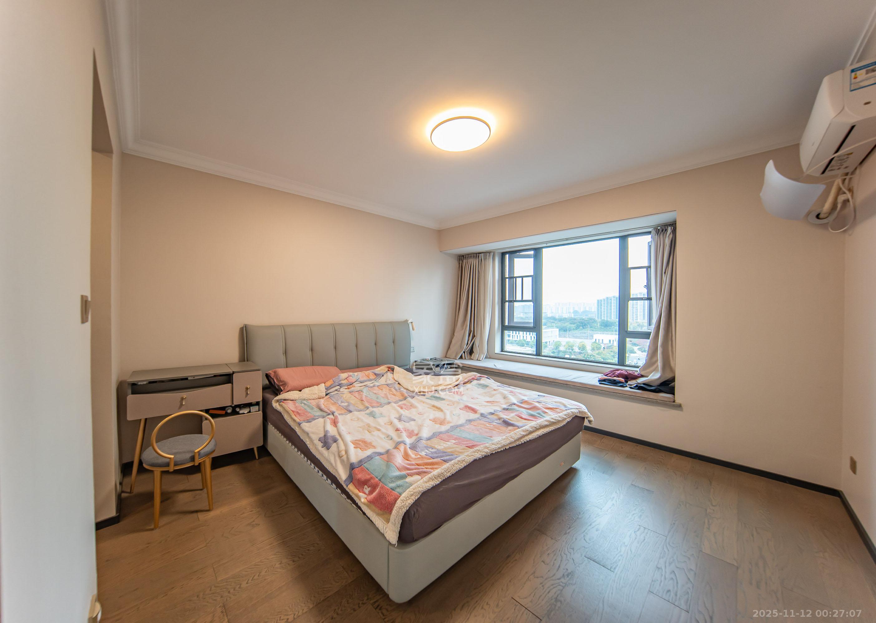 中海阅麓山一期 4室2厅2卫 220.0万 中海阅麓山一期 4室2厅2卫 220.0万卧室