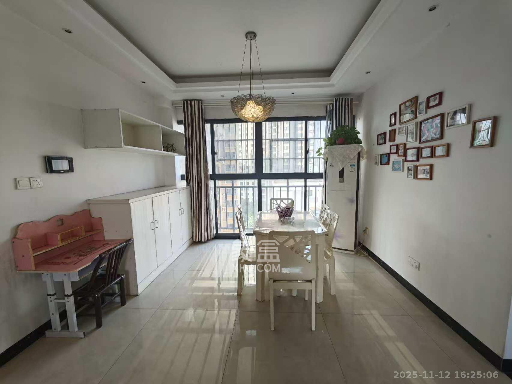 恒鑫山水卿卿  2室2厅1卫    1800.0元/月室内图