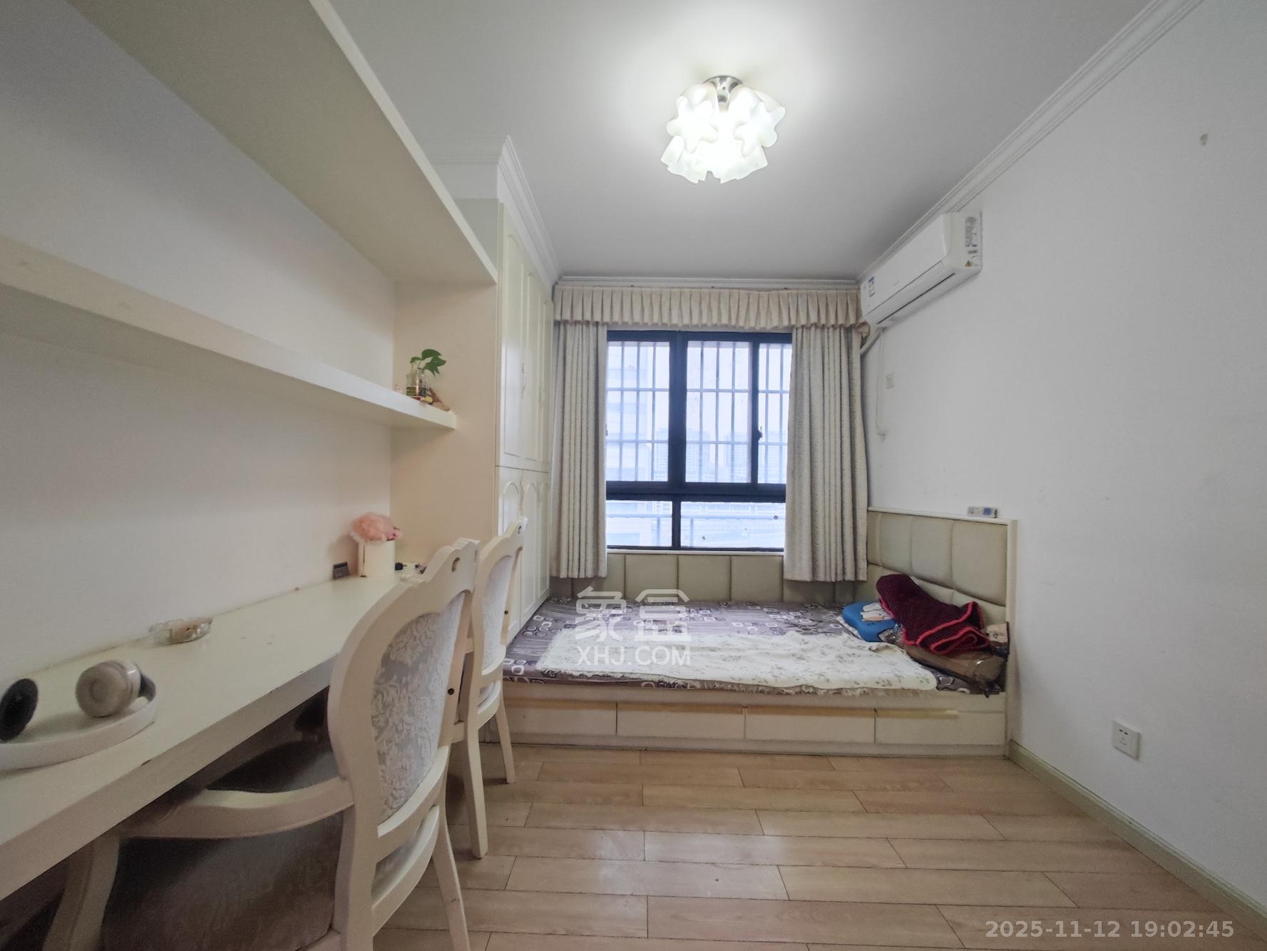 长房南屏锦源 4室2厅2卫 145.0万 长房南屏锦源 4室2厅2卫 145.0万卧室