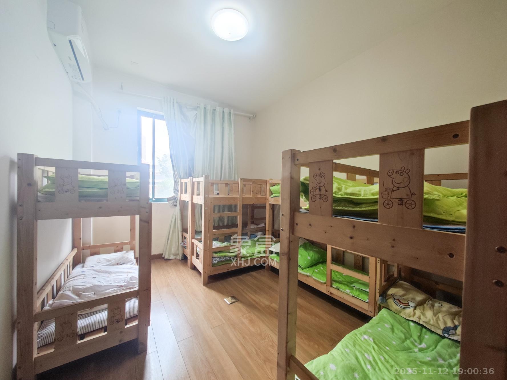 华盛世纪新城  4室2厅2卫    100.0万卧室