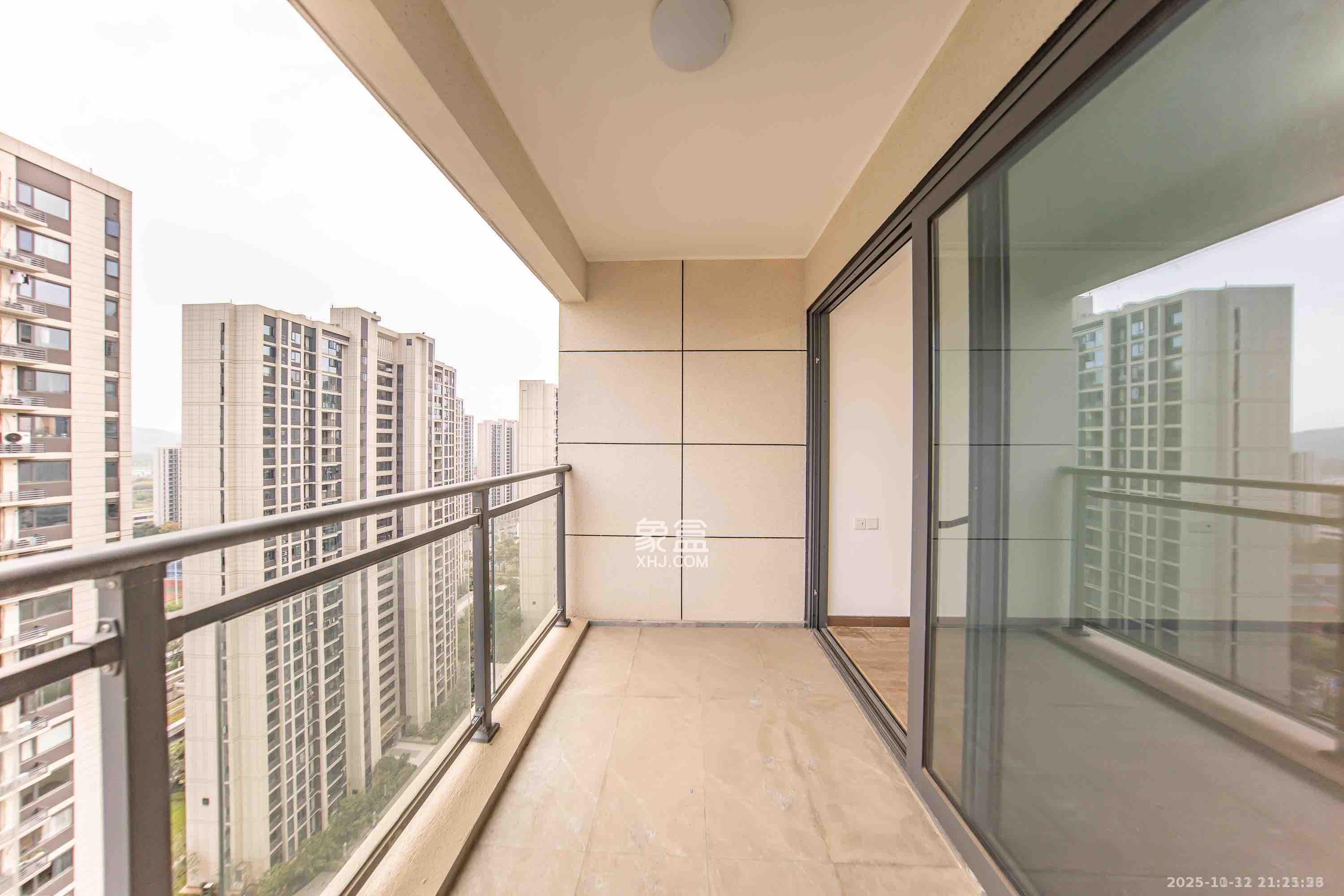 保利天汇  3室2厅2卫    3000.0元/月室内图