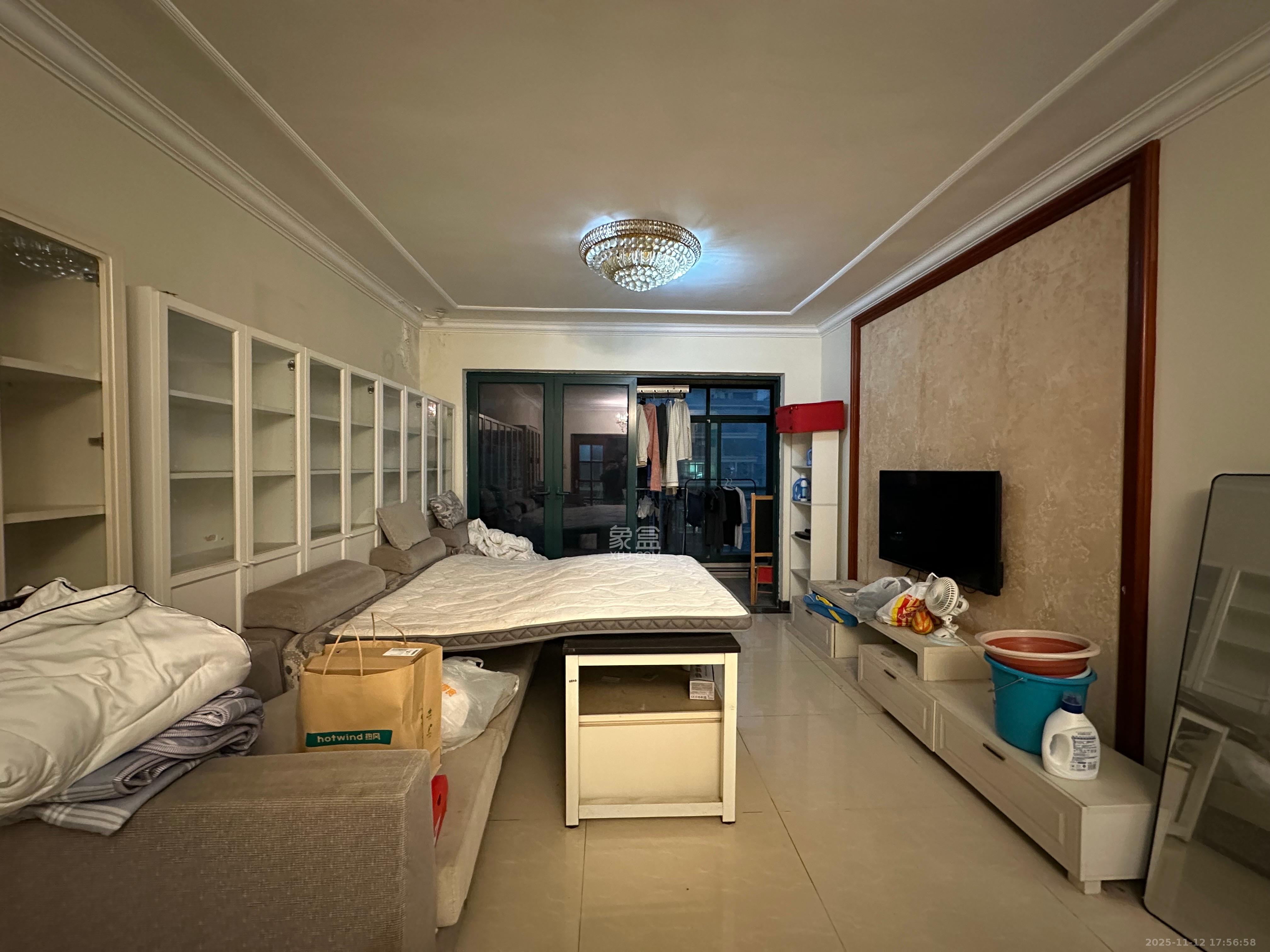 恒大绿洲  3室2厅1卫    2400.0元/月