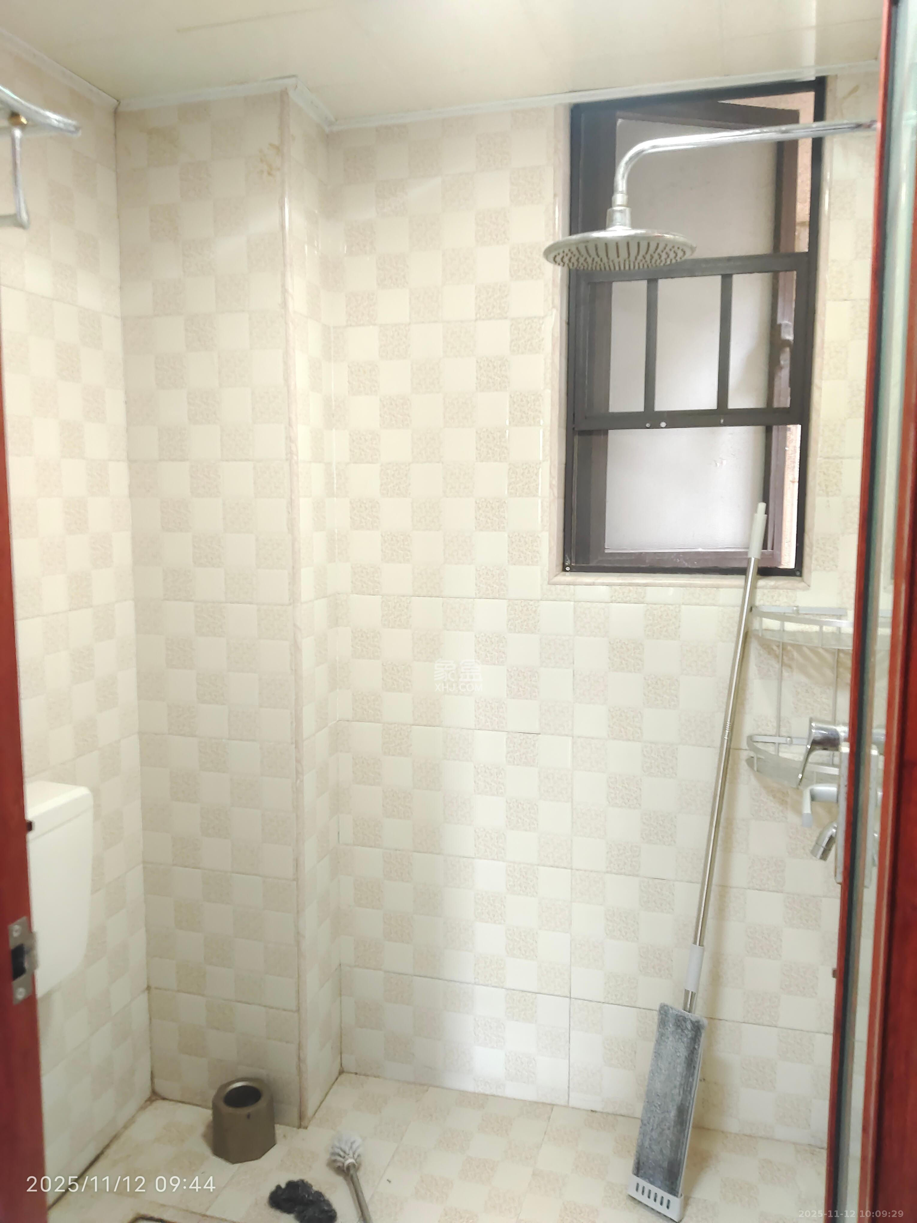 华润置地广场一期 3室2厅1卫 2000.0元/月 华润置地广场一期 3室2厅1卫 2000.0元/月室内图