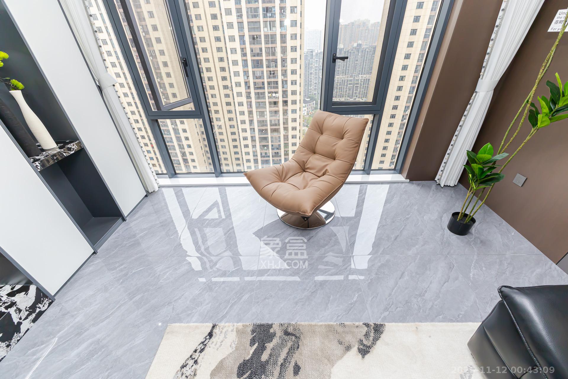 乾源国际 4室2厅2卫 106.8万 乾源国际 4室2厅2卫 106.8万阳台