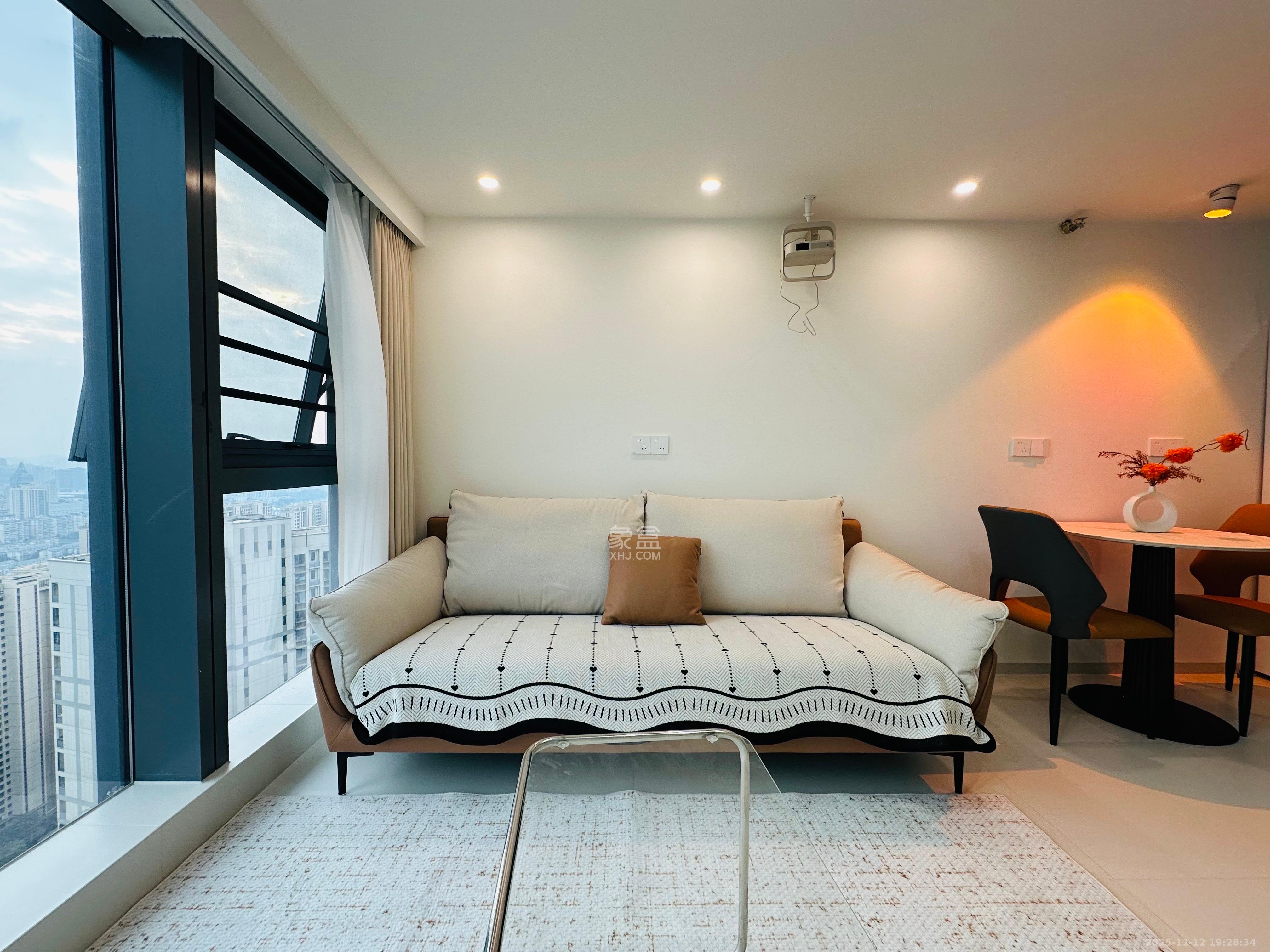 卓越中寰 2室1厅1卫 3200.0元/月 卓越中寰 2室1厅1卫 3200.0元/月室内图