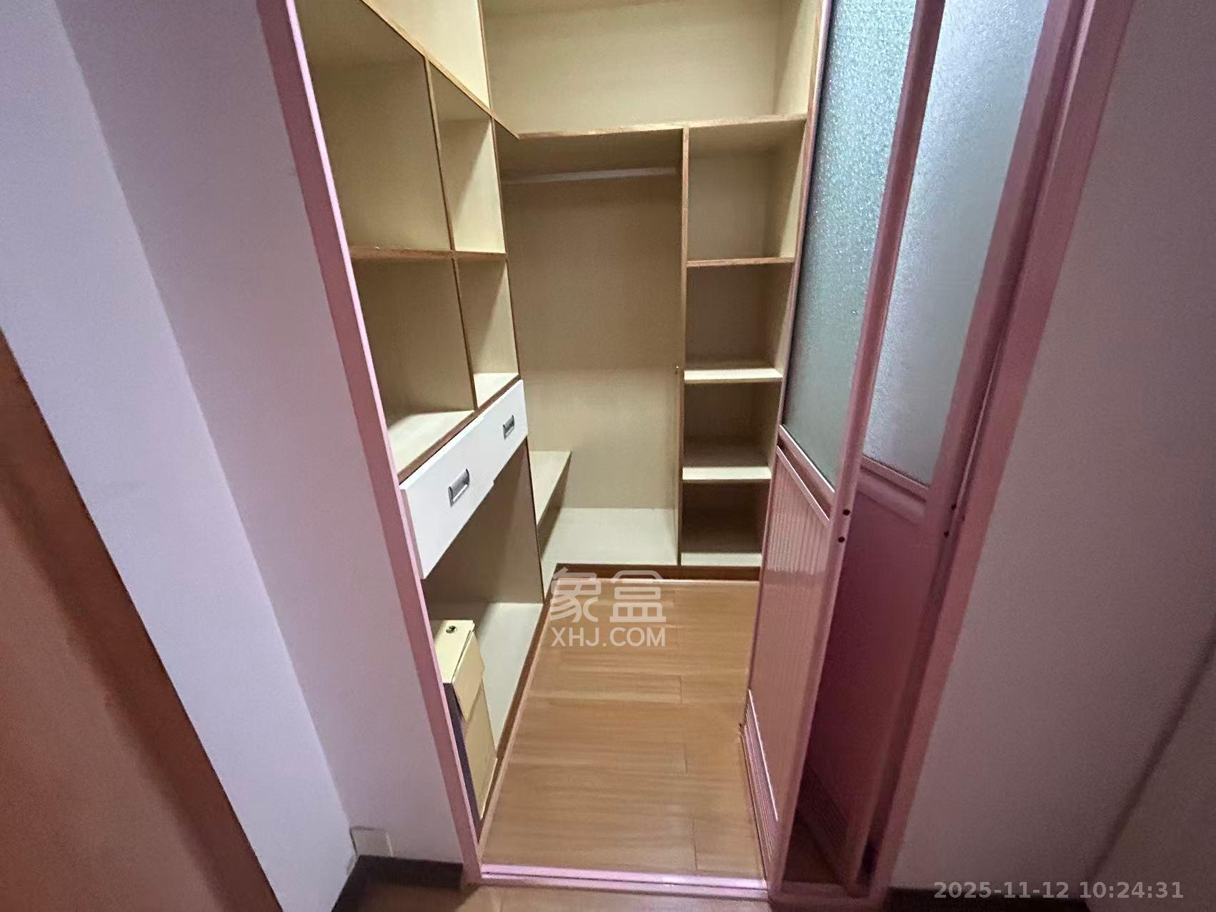 梦泽园 3室2厅2卫 4200.0元/月 梦泽园 3室2厅2卫 4200.0元/月室内图