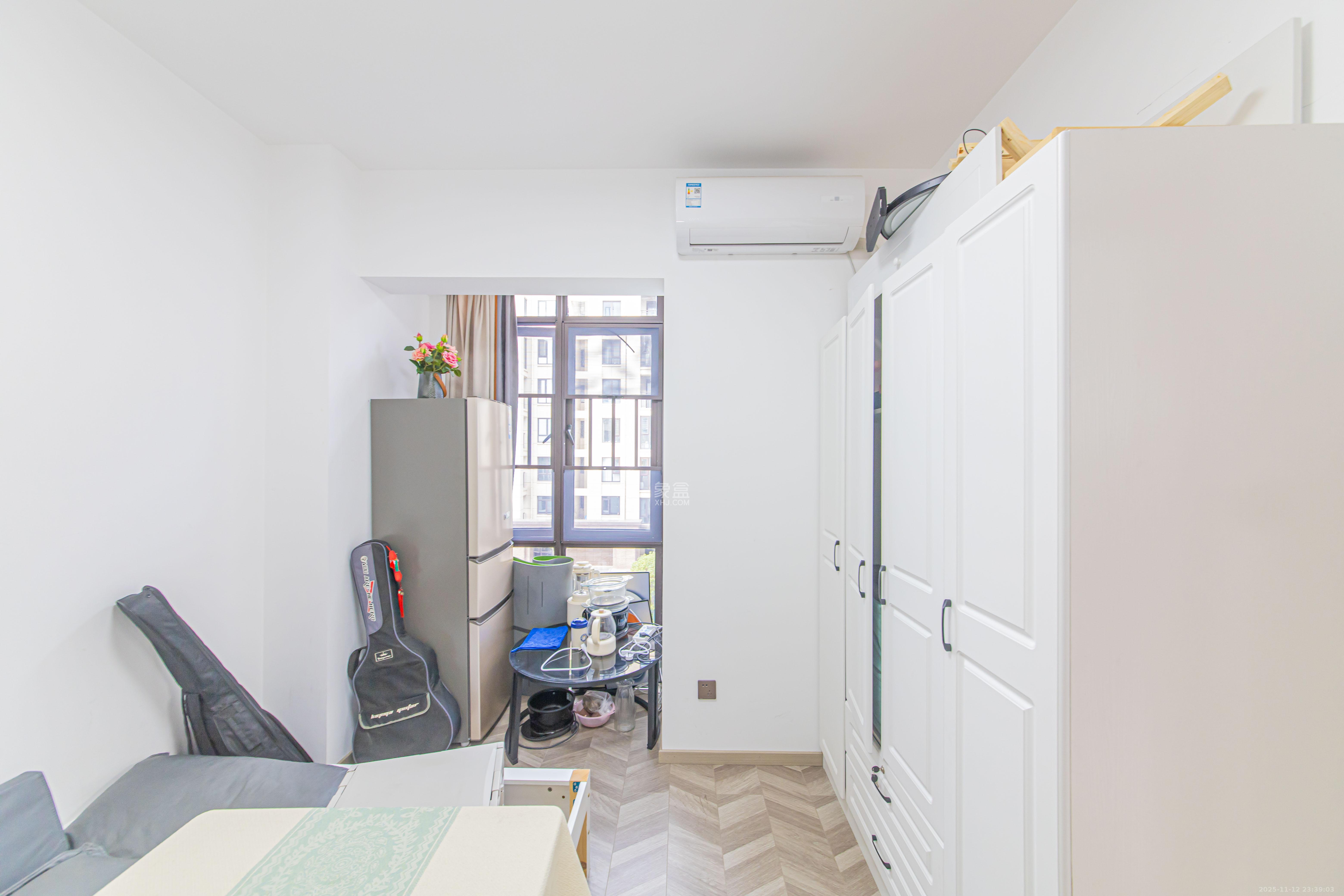 鑫远紫樾香山二期  1室1厅1卫    73.0万卧室