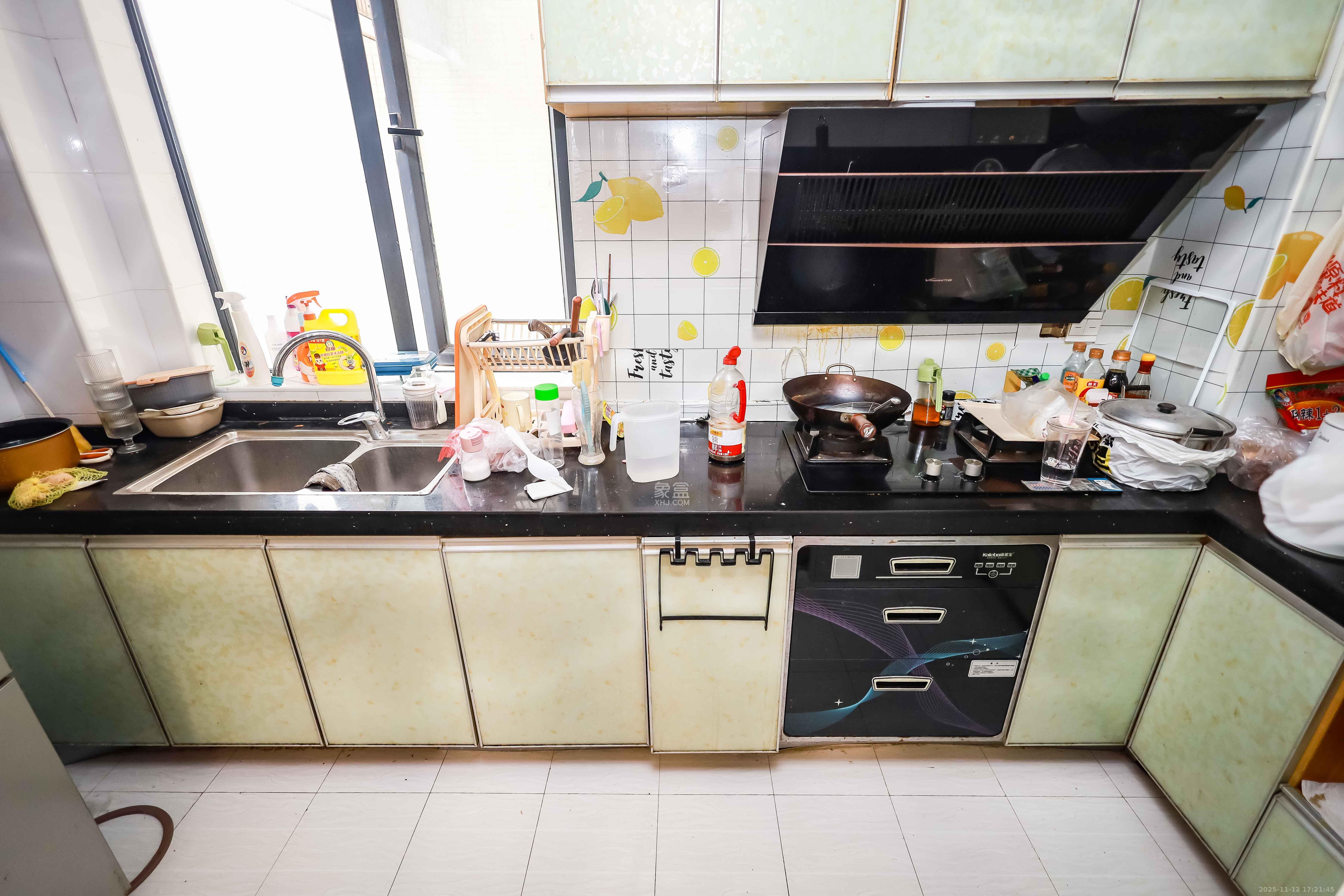 莱茵城 3室2厅2卫 80.0万 莱茵城 3室2厅2卫 80.0万厨房