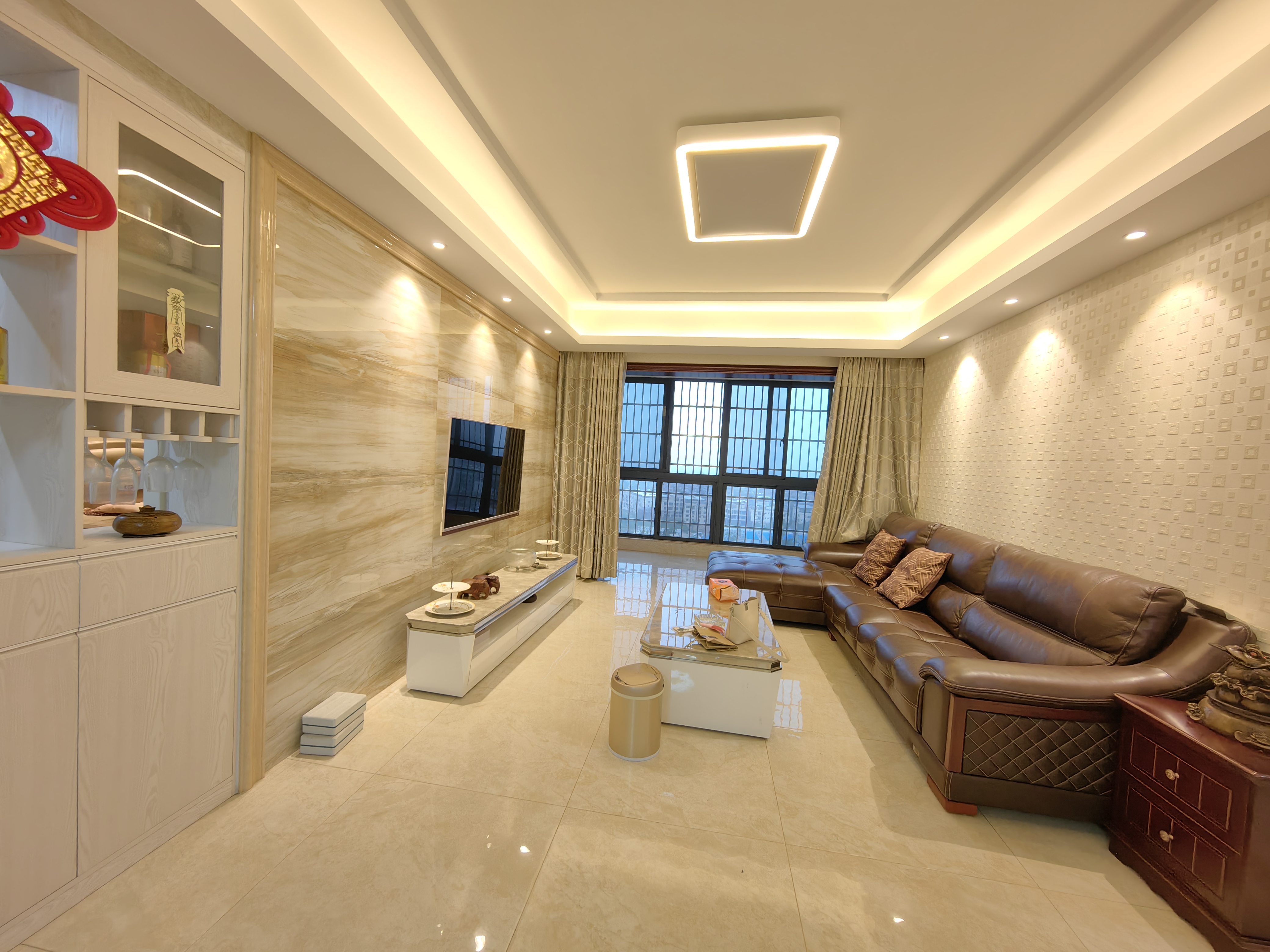 香榭花园 1室0厅0卫 180.0万 香榭花园 1室0厅0卫 180.0万客厅