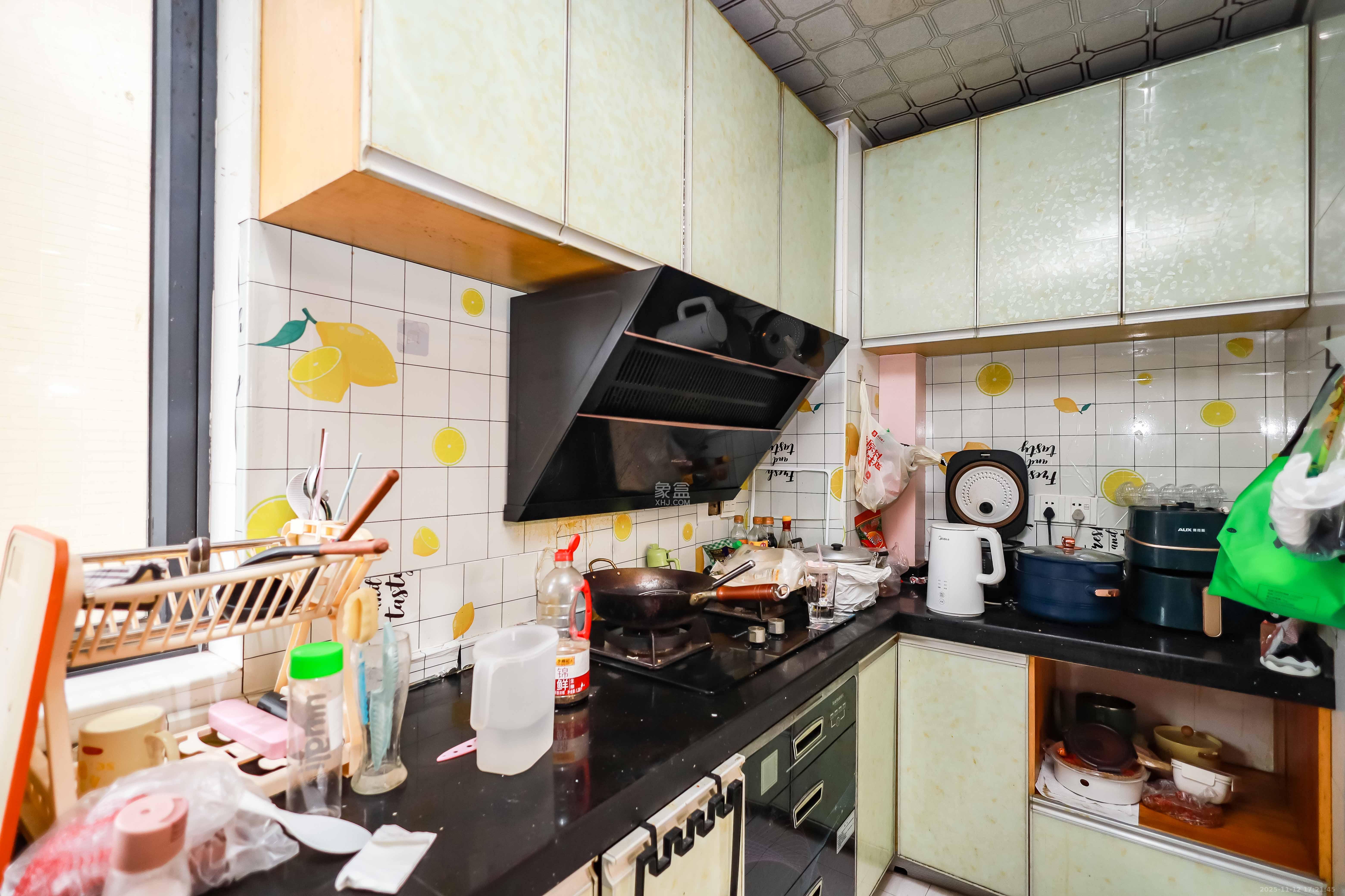 莱茵城 3室2厅2卫 80.0万 莱茵城 3室2厅2卫 80.0万厨房