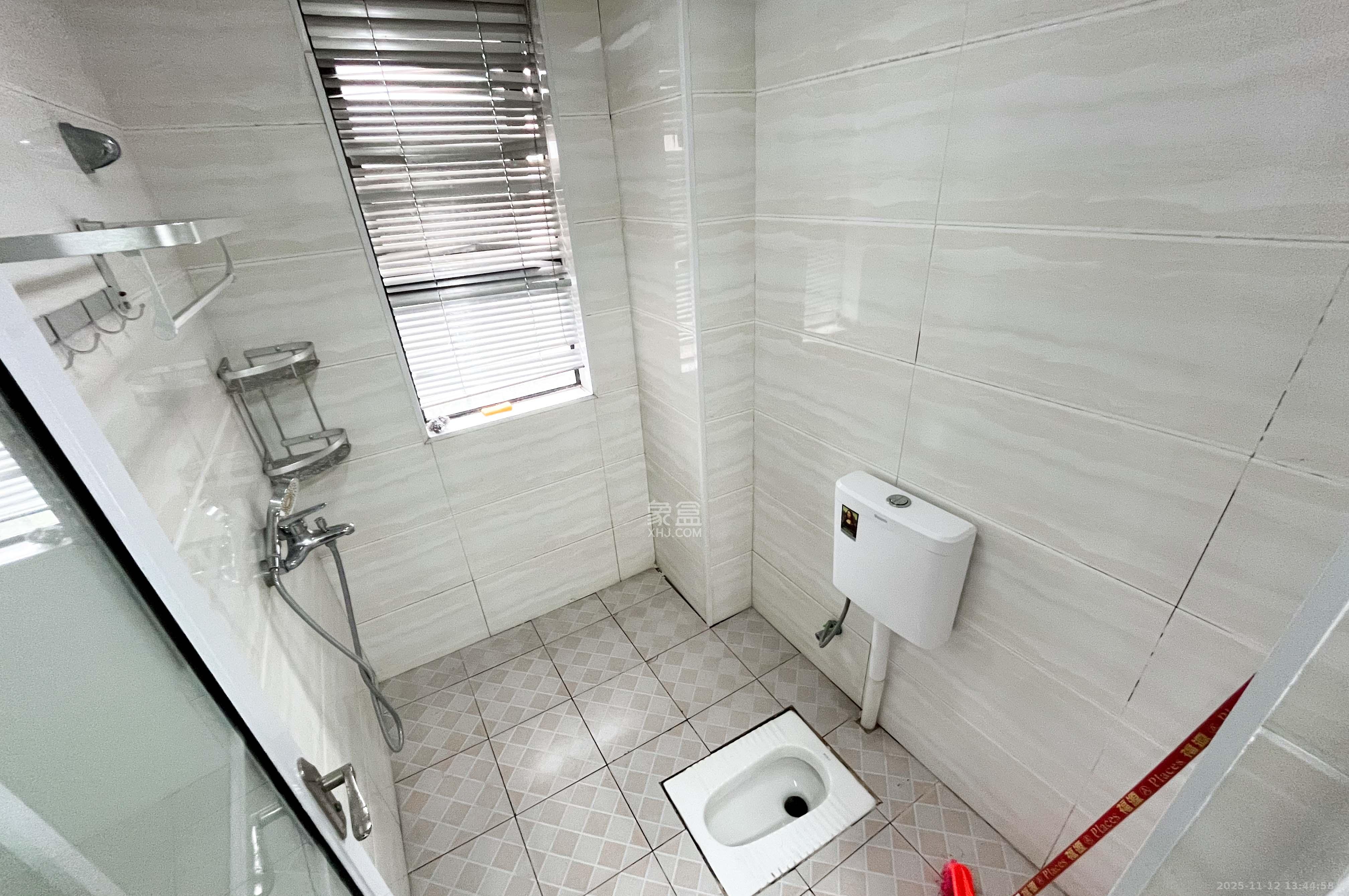 中海梅溪湖壹号  3室2厅2卫    182.0万卫生间