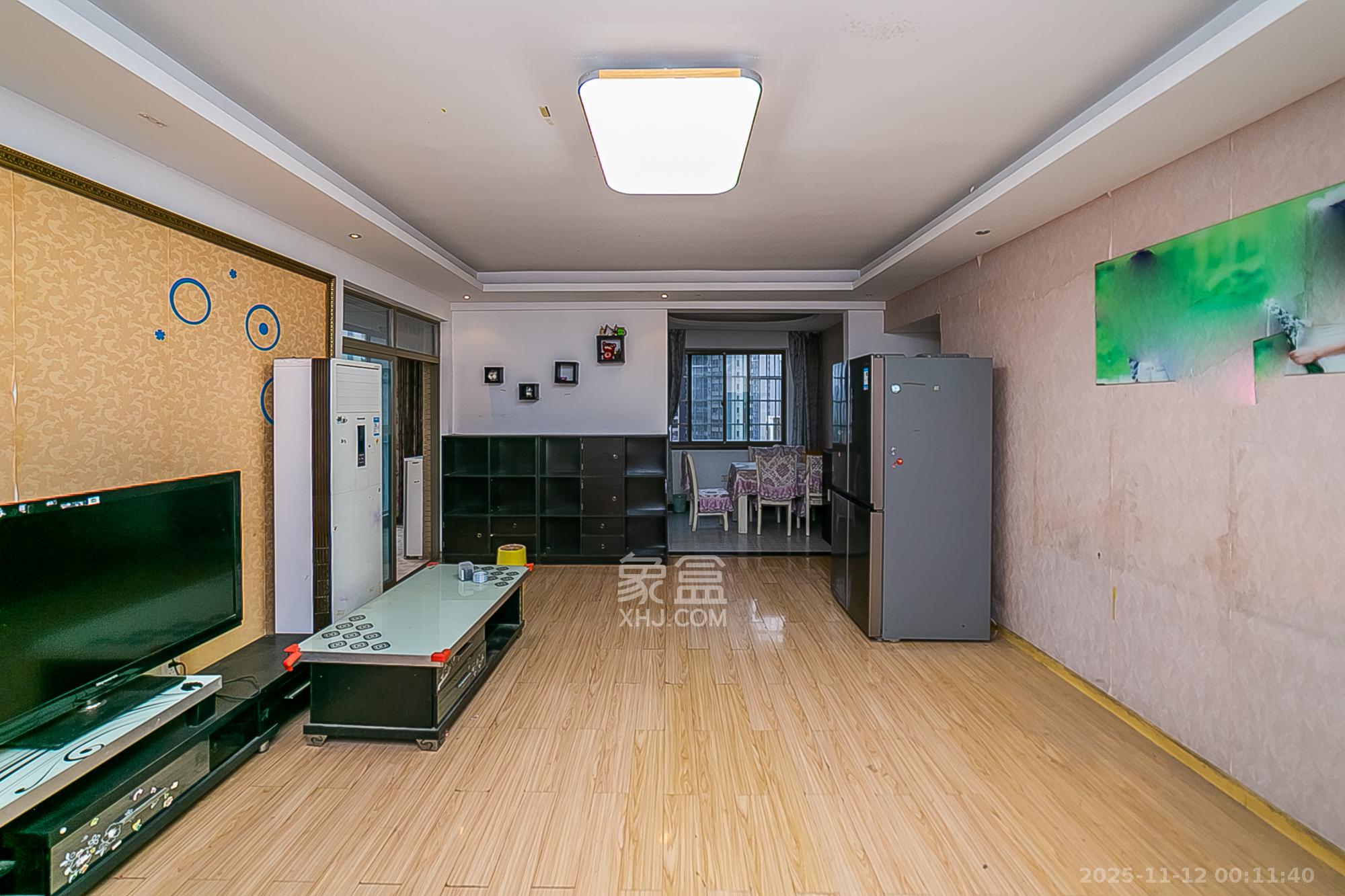 层上观邸 3室2厅2卫 95.0万 层上观邸 3室2厅2卫 95.0万客厅