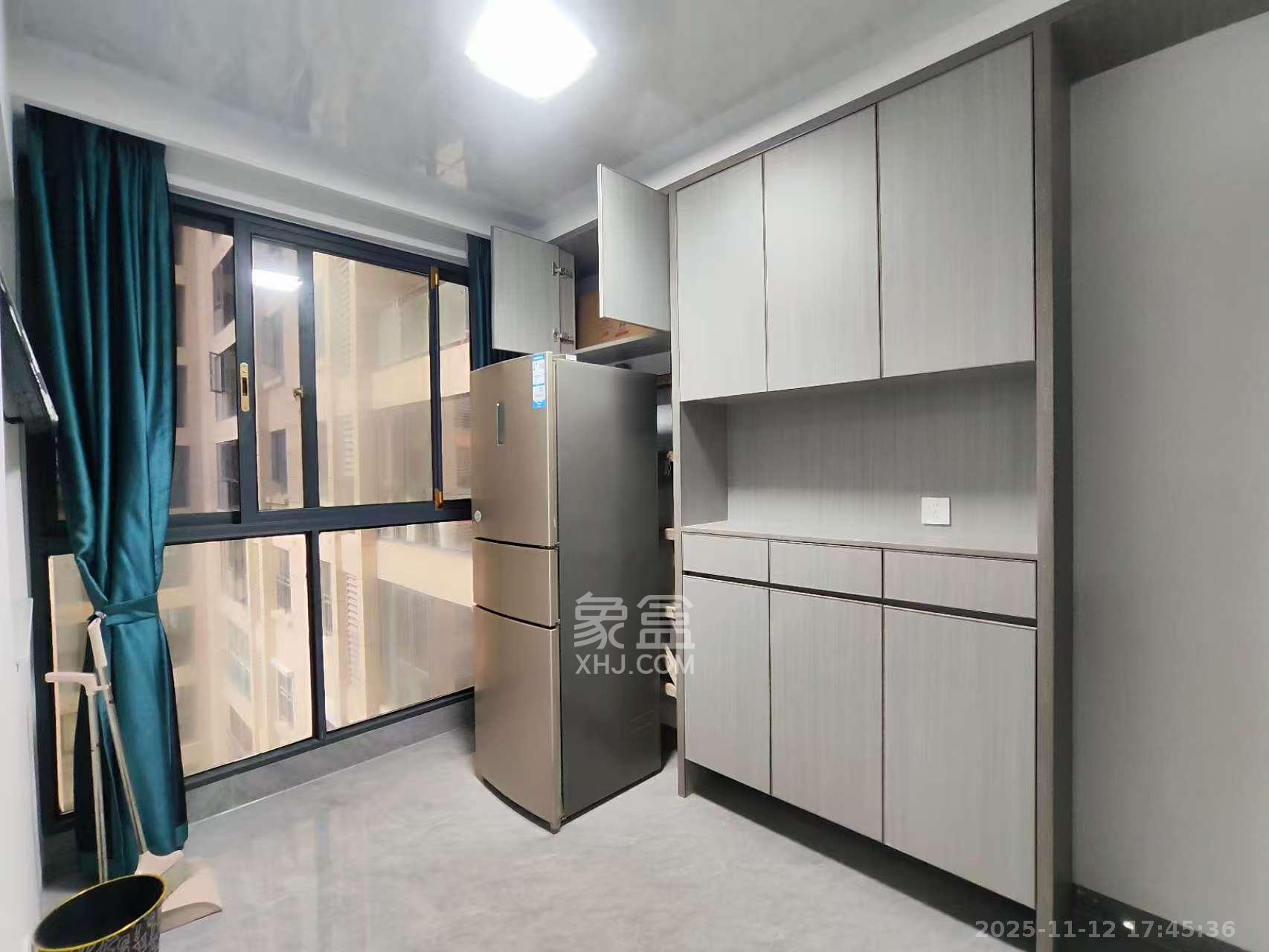 恒大名都  3室2厅1卫    1800.0元/月室内图