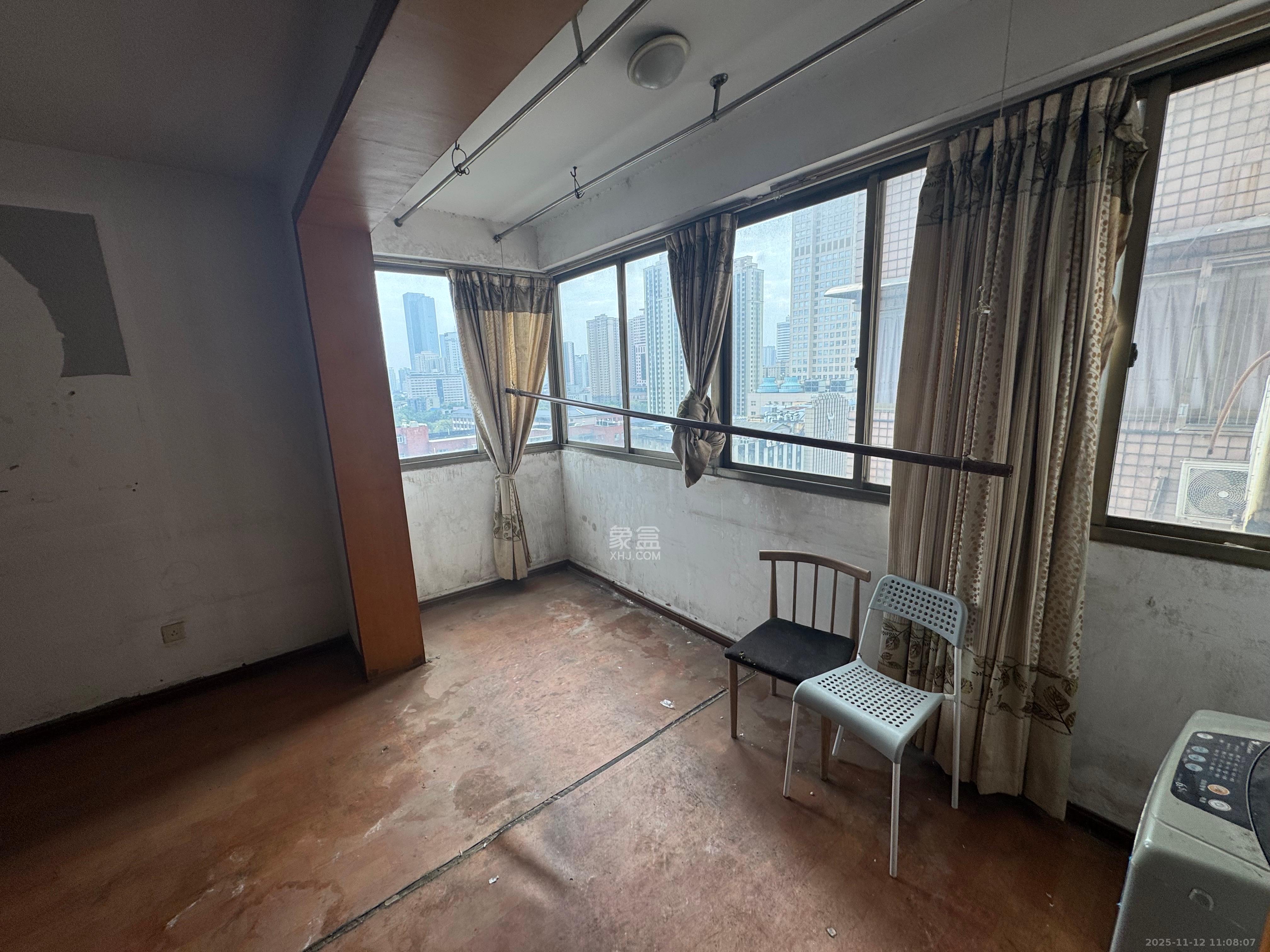 长远大厦  3室2厅2卫    3000.0元/月室内图