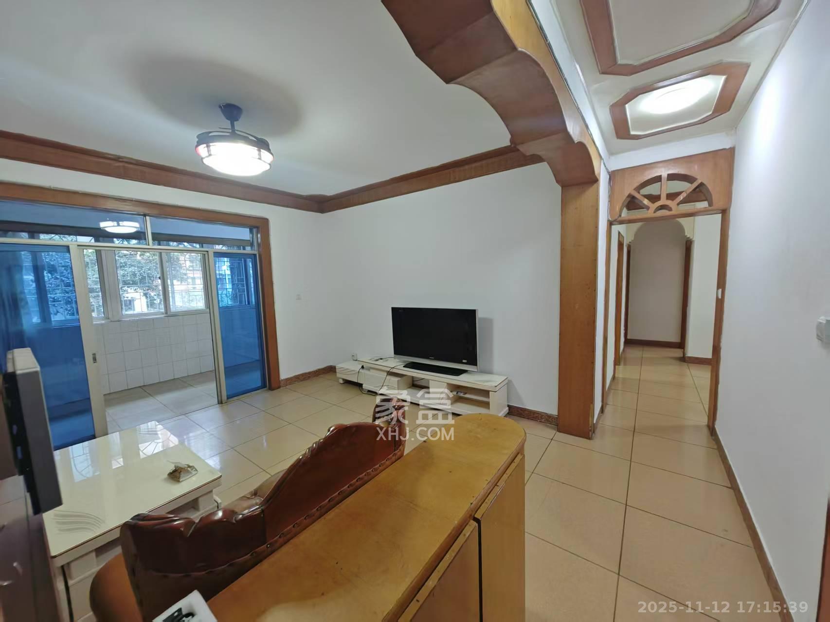 高家坪住宅新区  3室2厅2卫    3200.0元/月室内图1