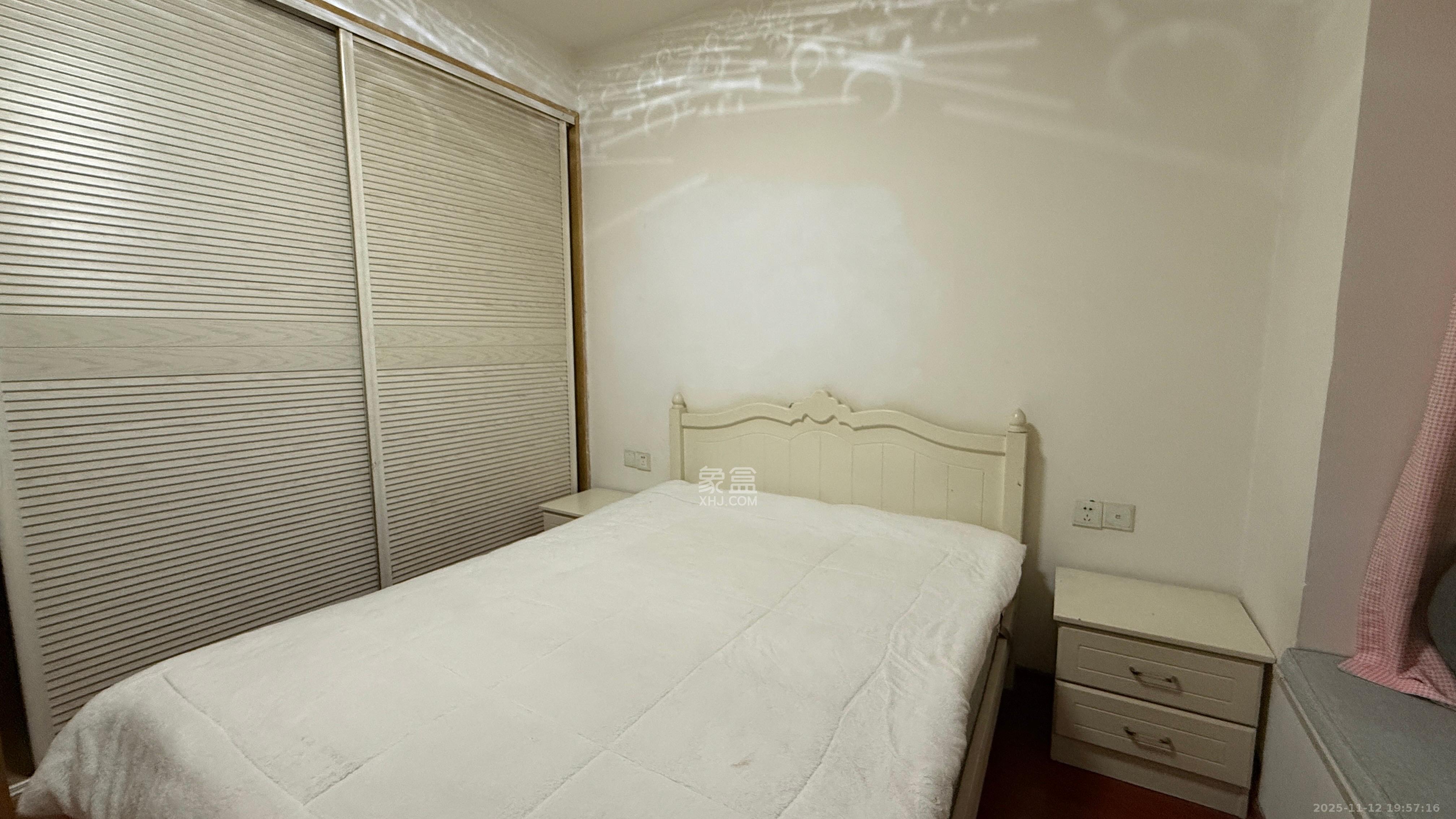 上东辛顿公寓  1室1厅1卫    1600.0元/月