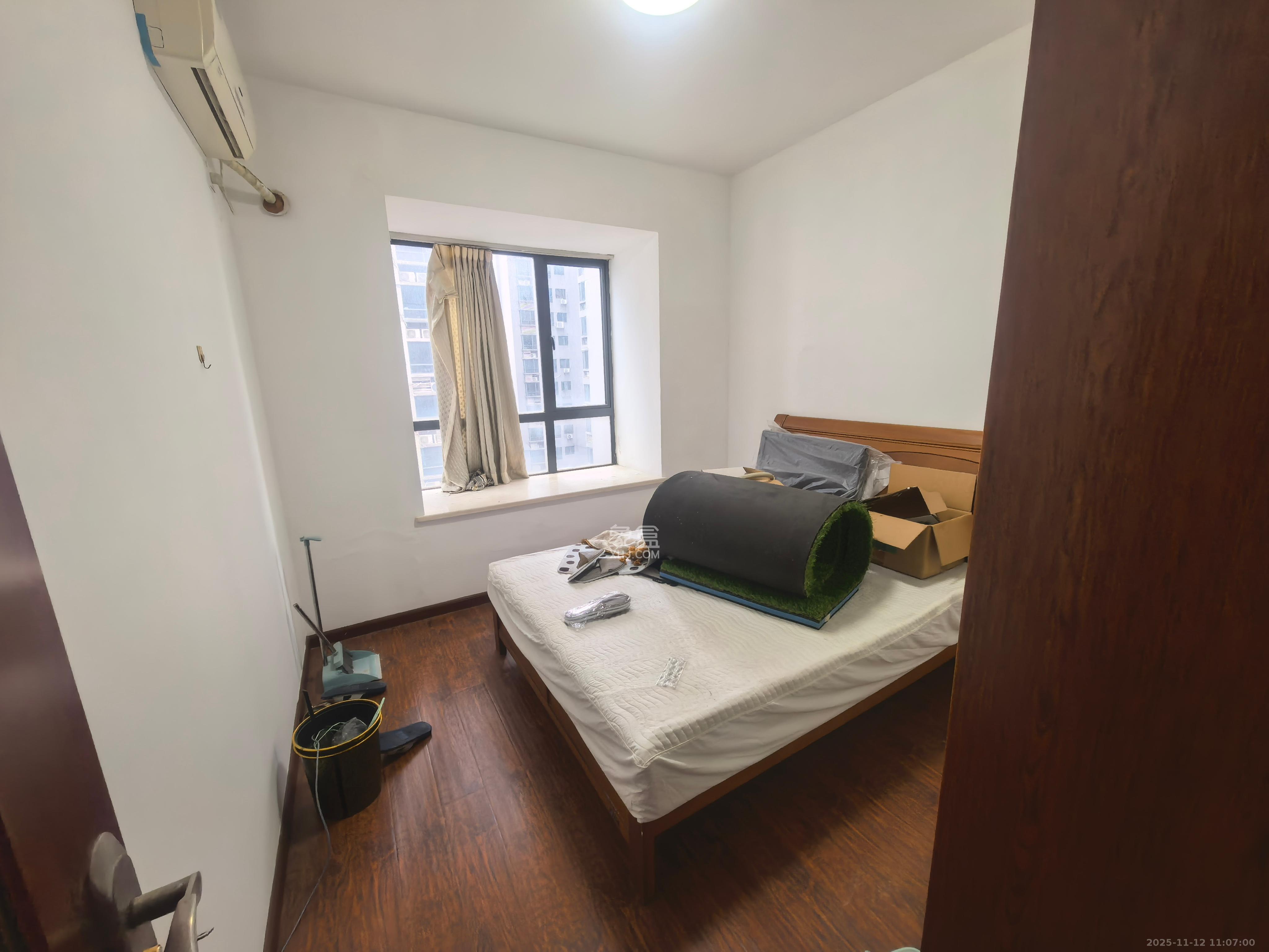 五一大道202(中环壹世界) 2室1厅1卫 3000.0元/月 五一大道202(中环壹世界) 2室1厅1卫 3000.0元/月室内图