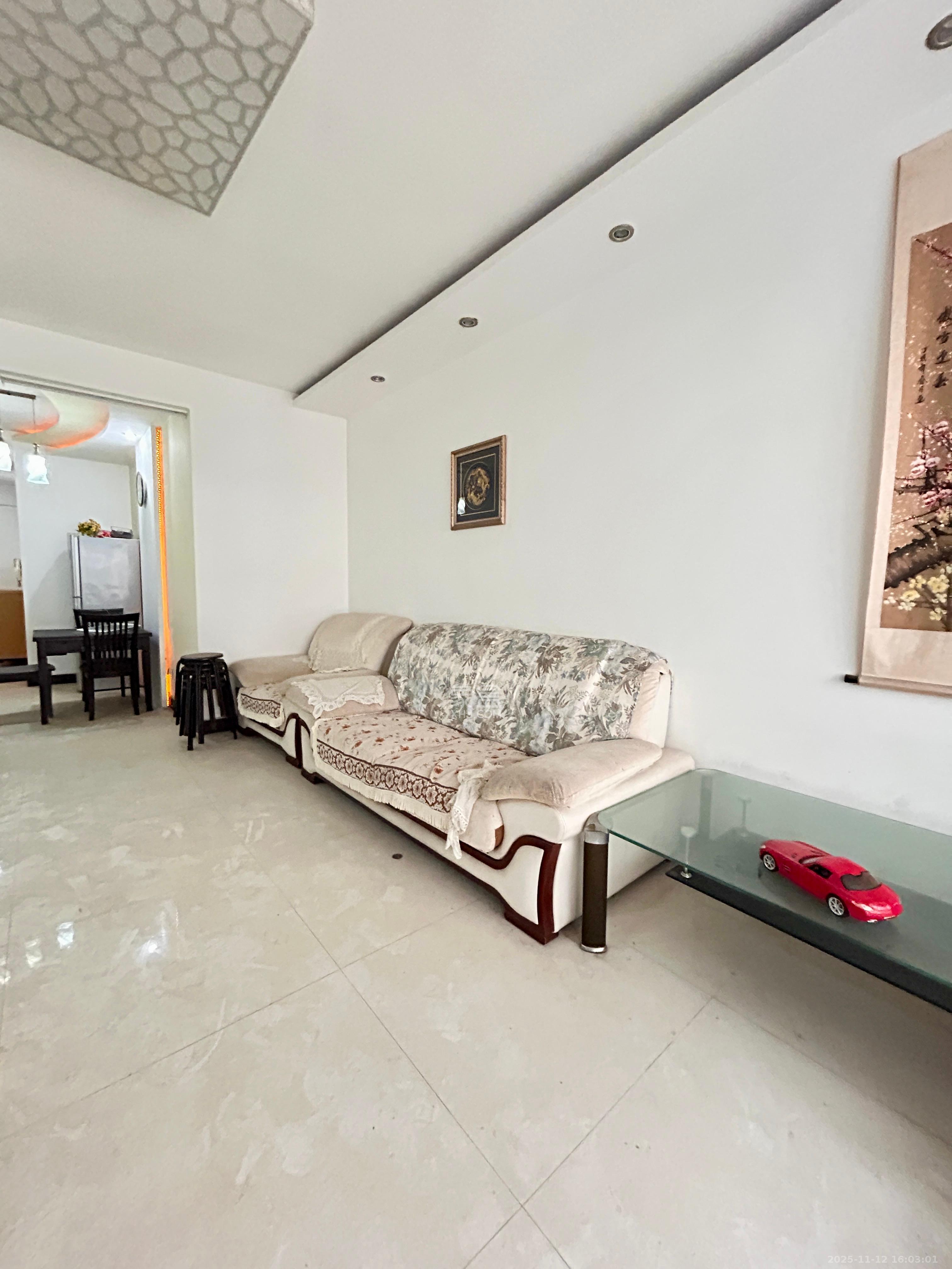 楚天家园  3室2厅2卫    1800.0元/月