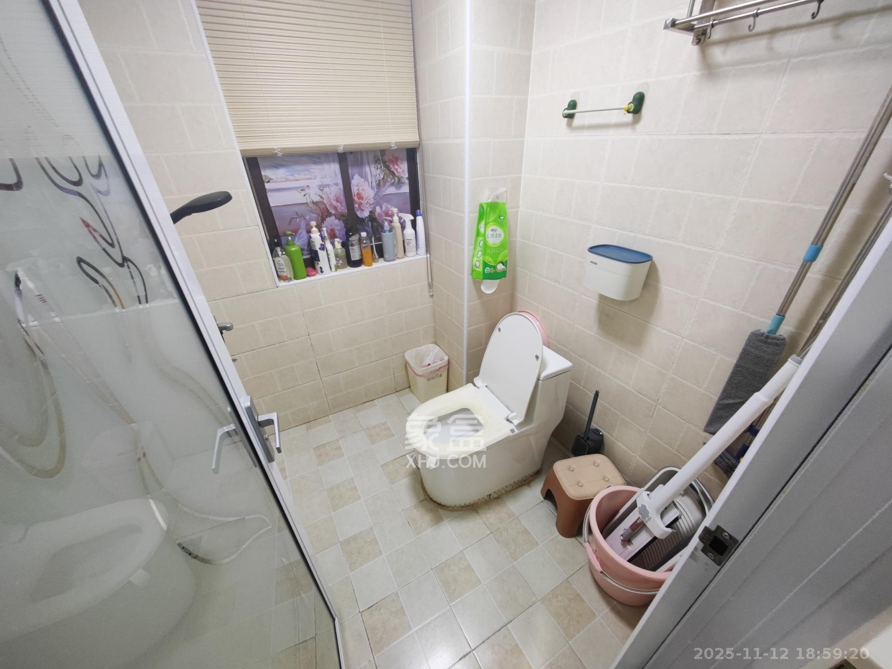 欧莱雅郡  2室1厅1卫    60.0万卫生间