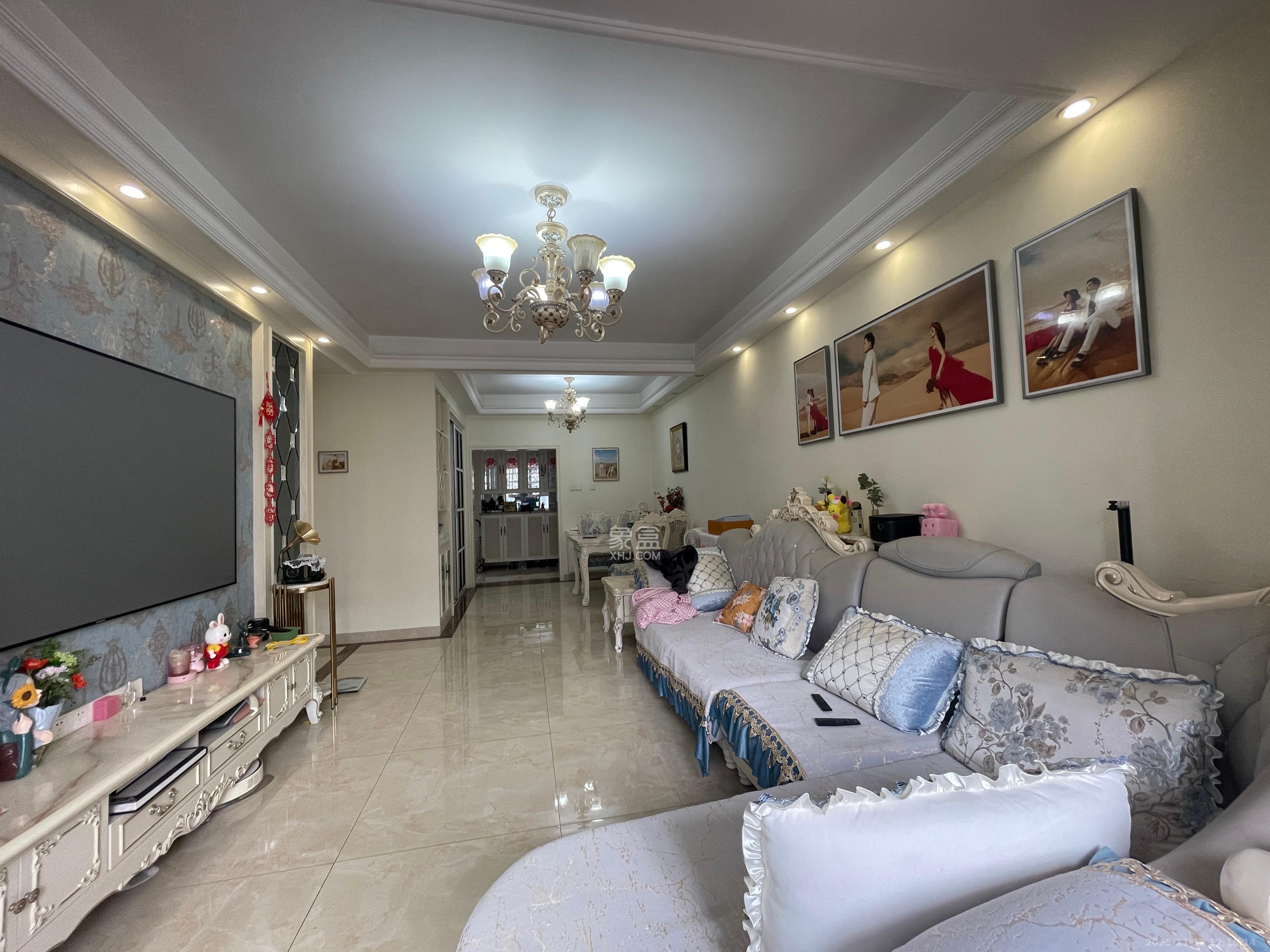 通用时代国际社区  3室1厅2卫    3200.0元/月