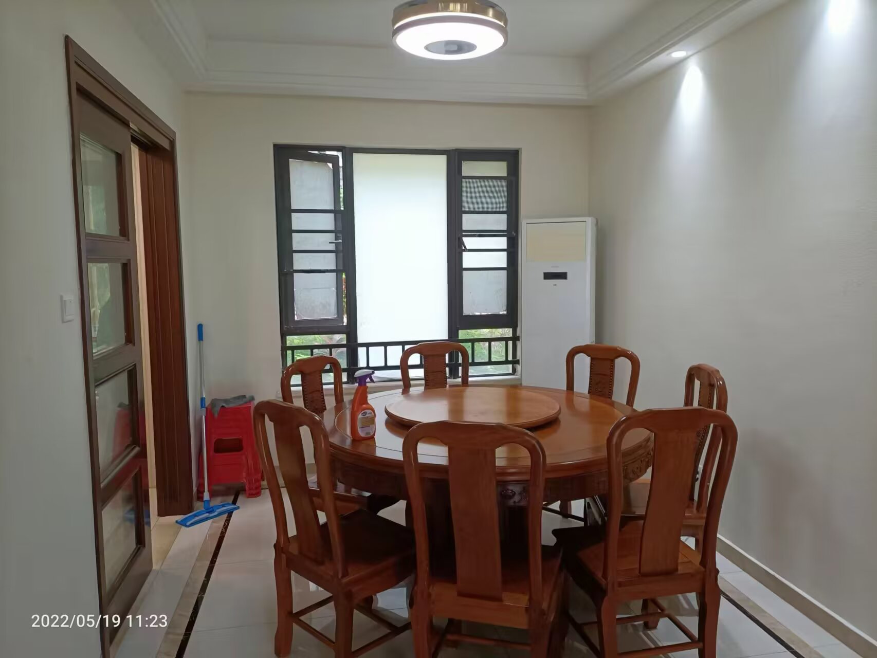 中海锦城  3室2厅2卫    195.0万客厅