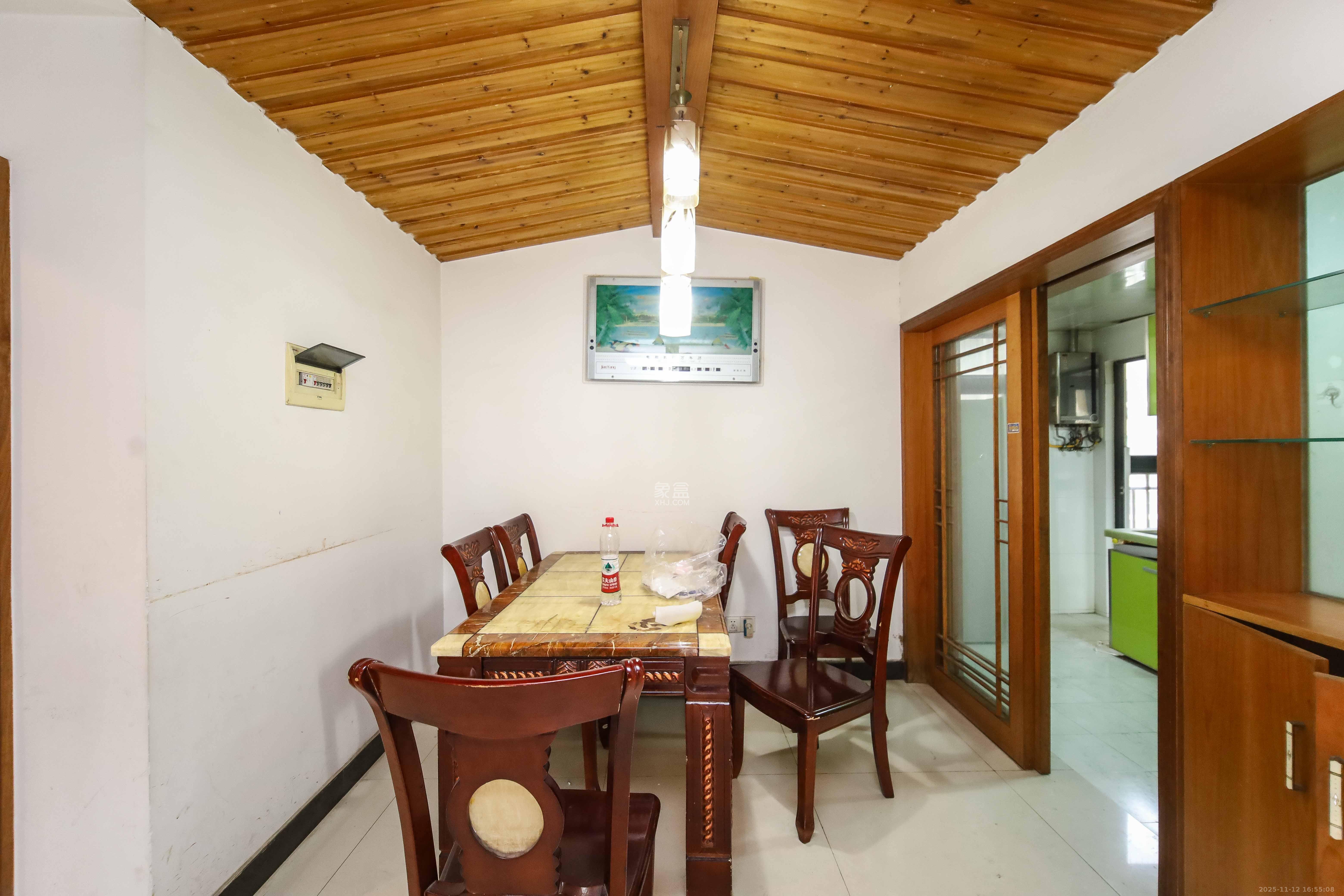 浏阳河畔家园 3室2厅2卫 90.0万 浏阳河畔家园 3室2厅2卫 90.0万客厅