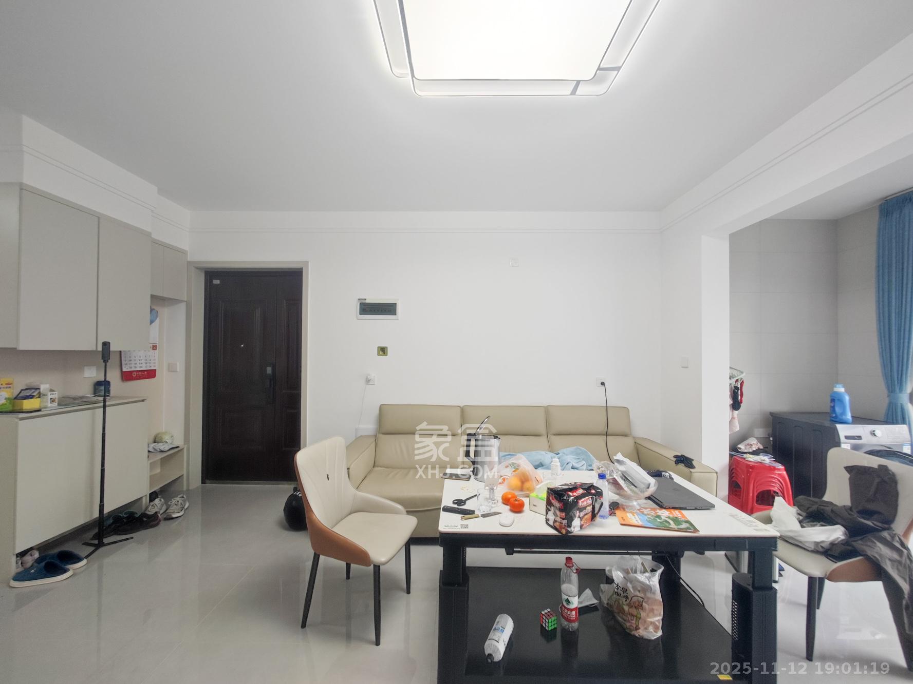 润和翰文府 4室2厅2卫 130.0万 润和翰文府 4室2厅2卫 130.0万客厅