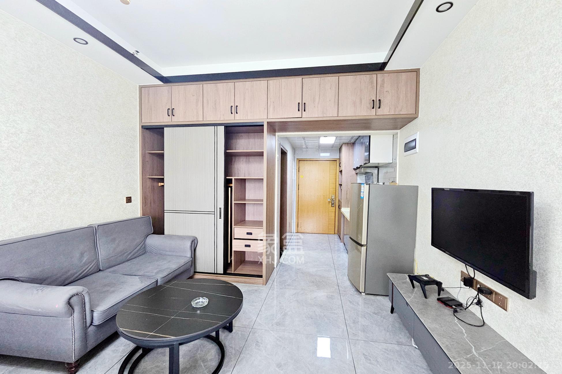 明昇壹城(明昇时代广场)三期 1室1厅1卫 40.0万 明昇壹城(明昇时代广场)三期 1室1厅1卫 40.0万客厅