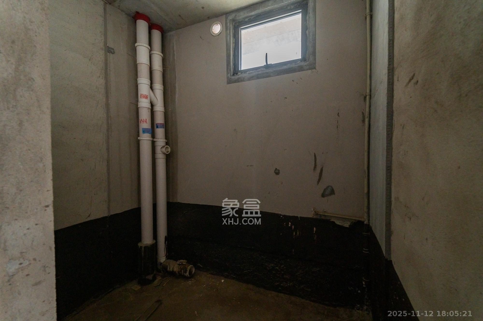 星湖湾二期高层  4室2厅2卫    92.8万其他