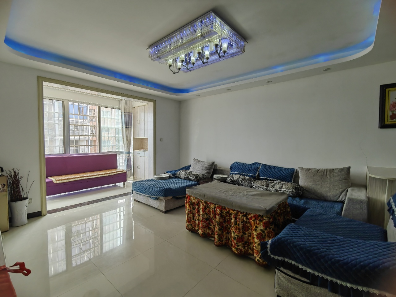 香山红叶  3室2厅2卫    1500.0元/月室内图1