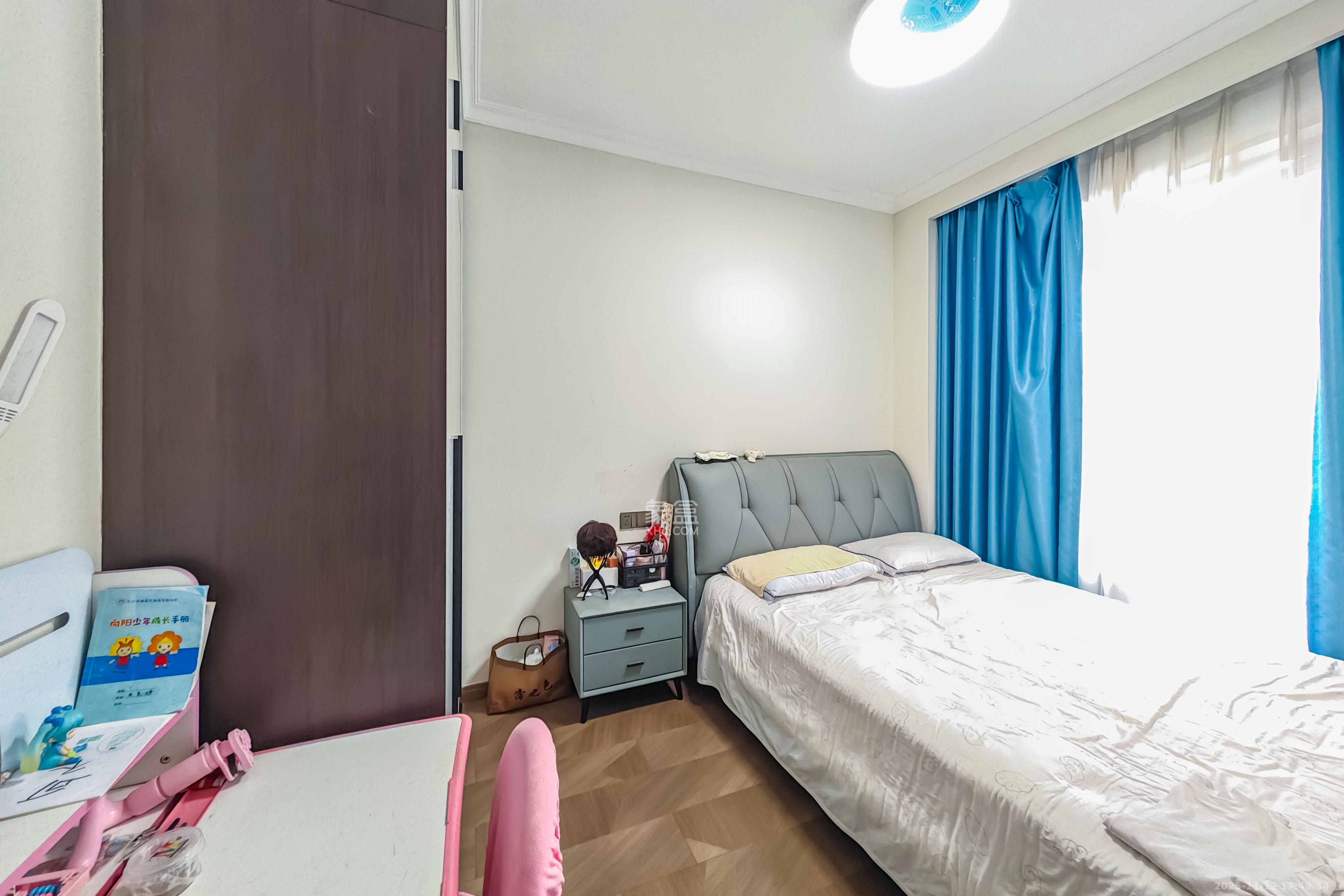 中天星耀城  4室2厅2卫    153.0万卧室