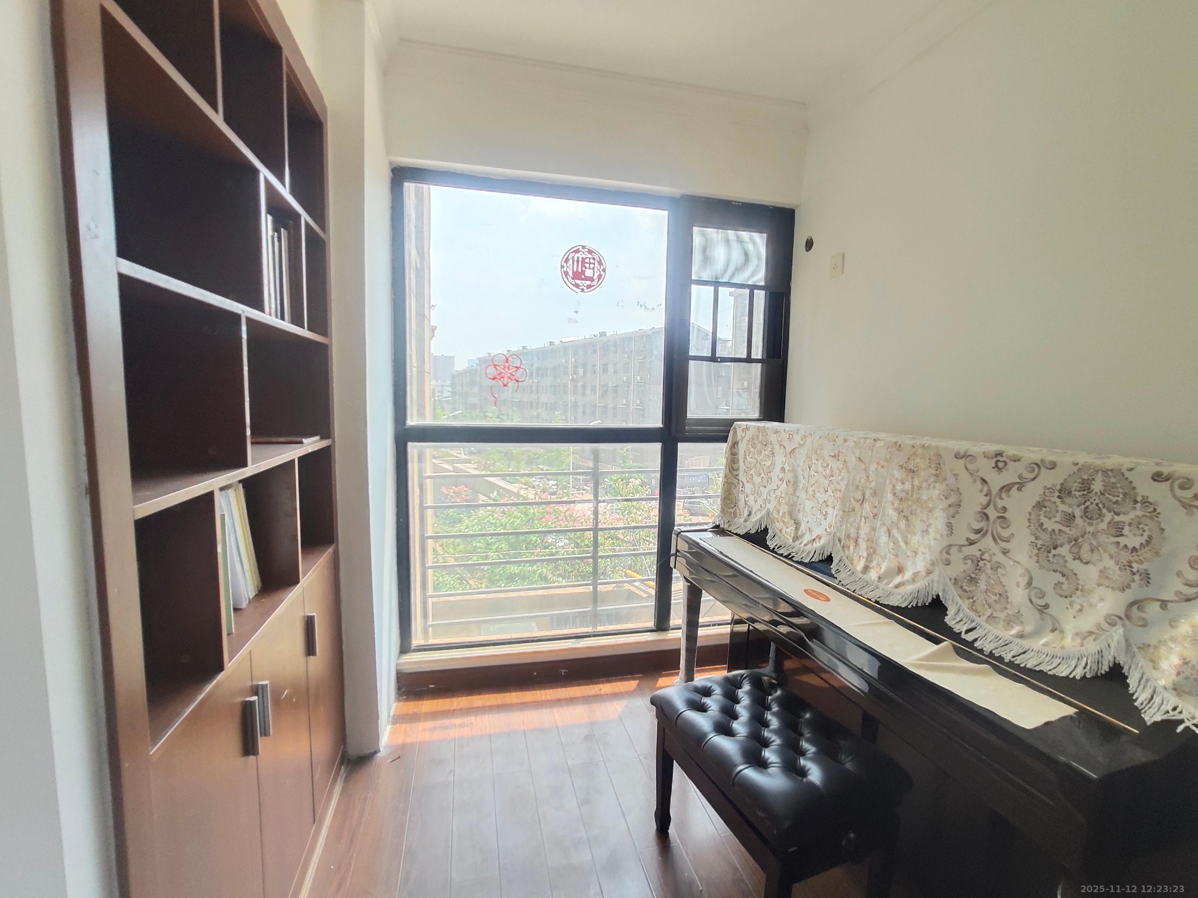 湘江锦绣  3室2厅2卫    2000.0元/月室内图